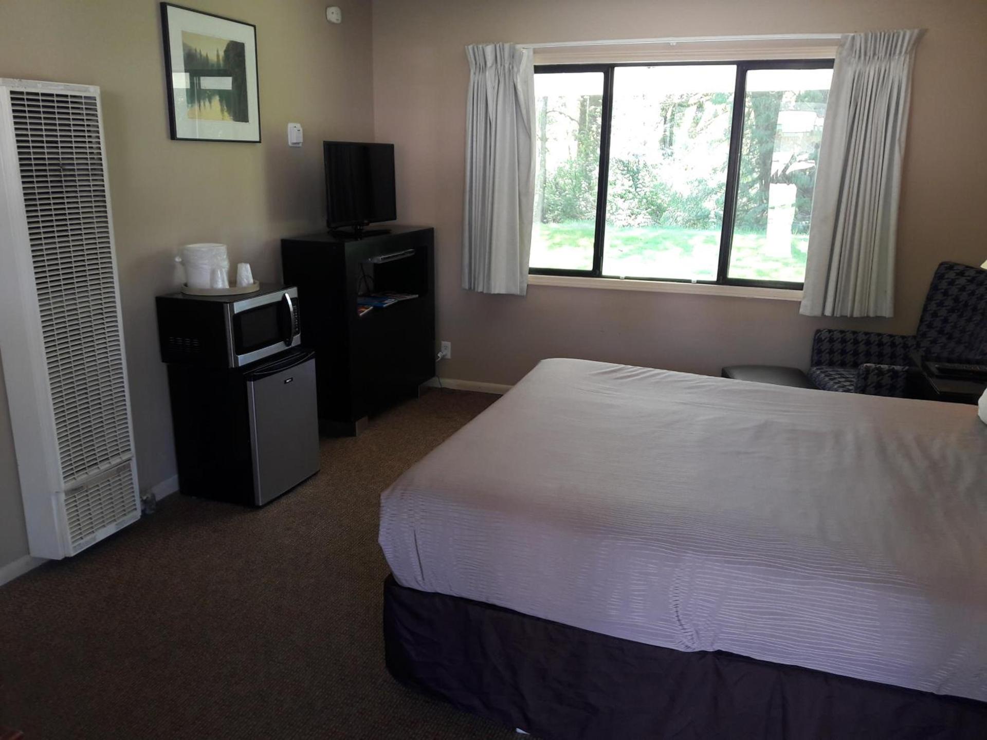 Monroe Motel photo 13