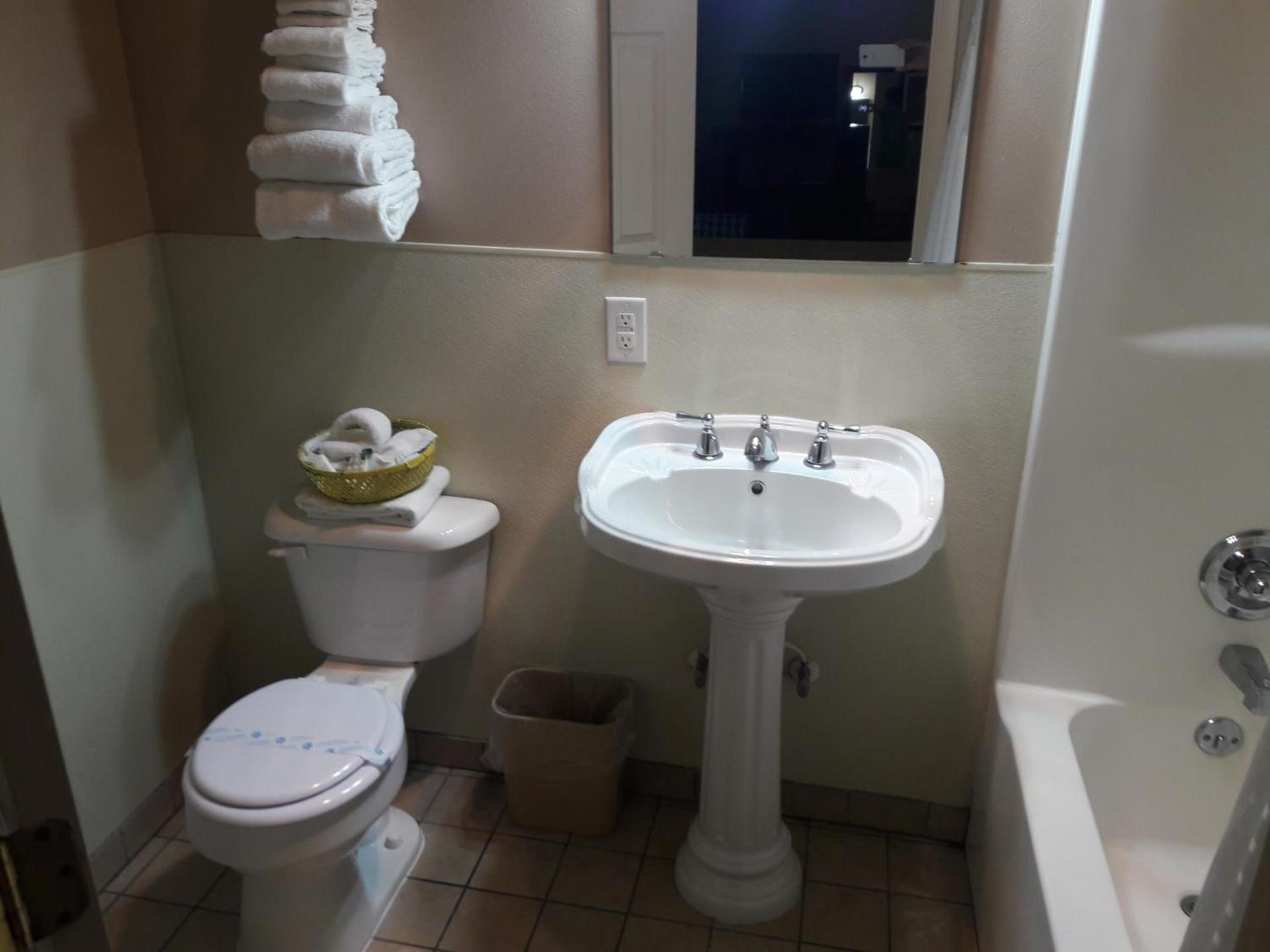 Monroe Motel photo 2