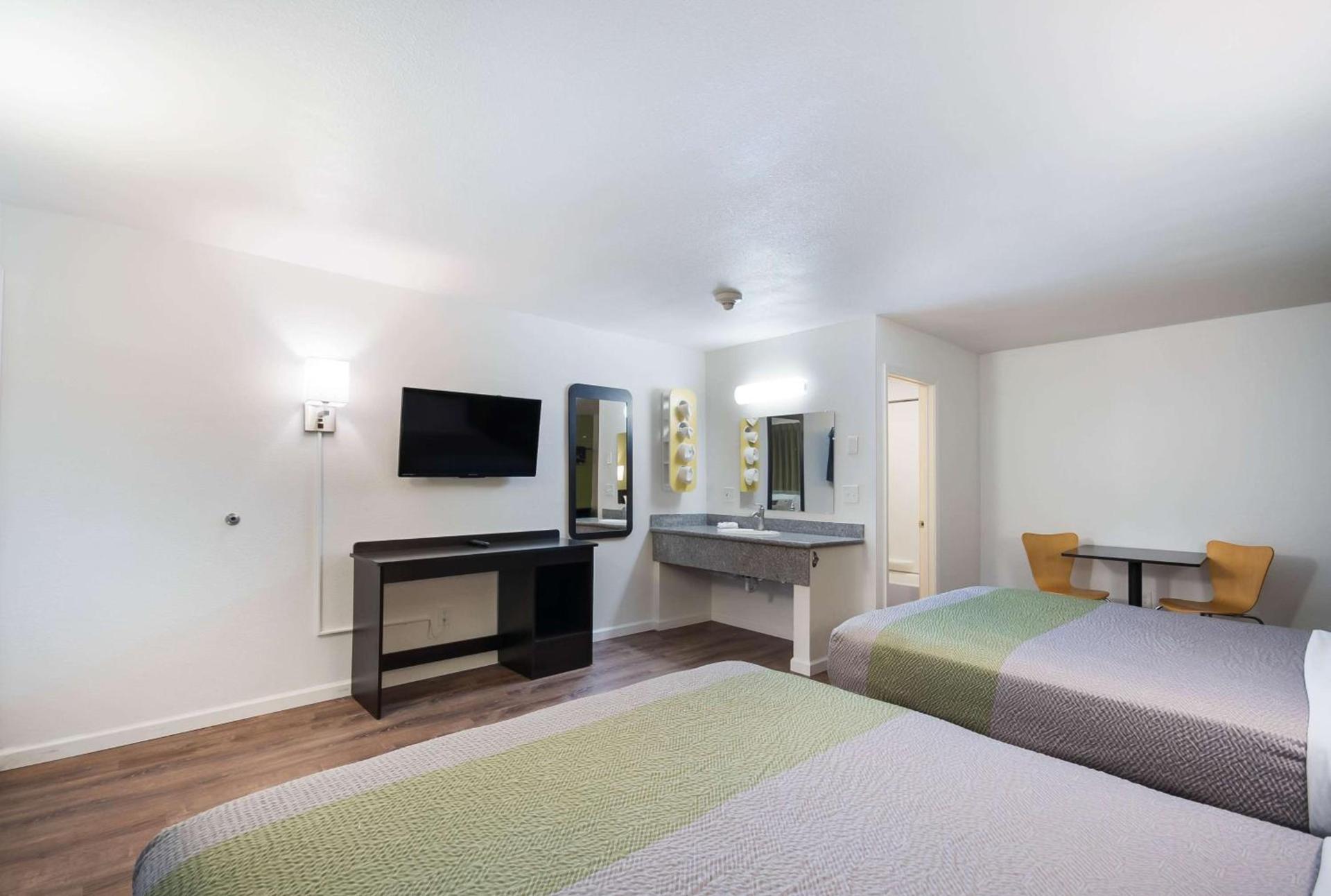 Motel 6-Burlington, WA photo 19