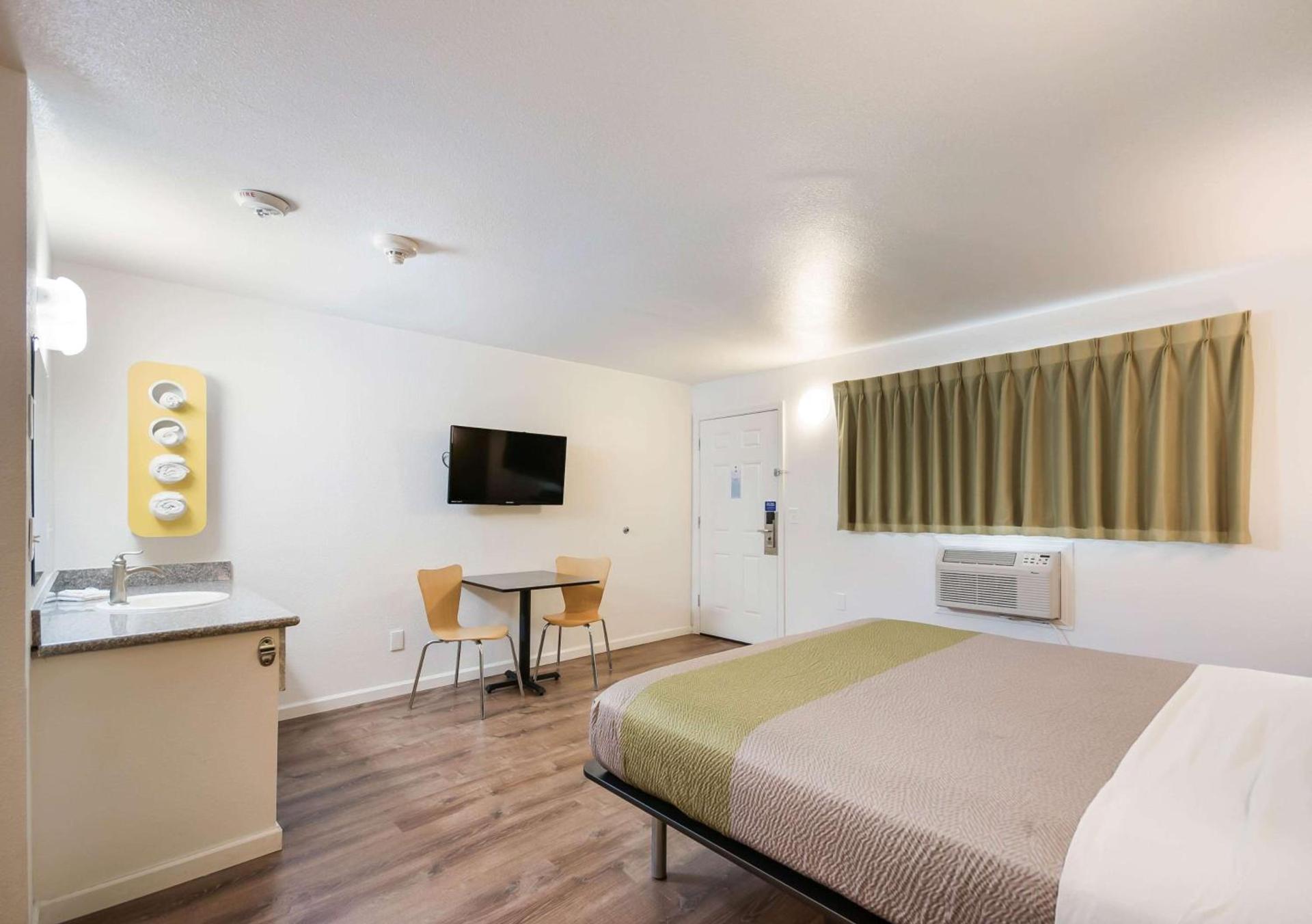Motel 6-Burlington, WA photo 9