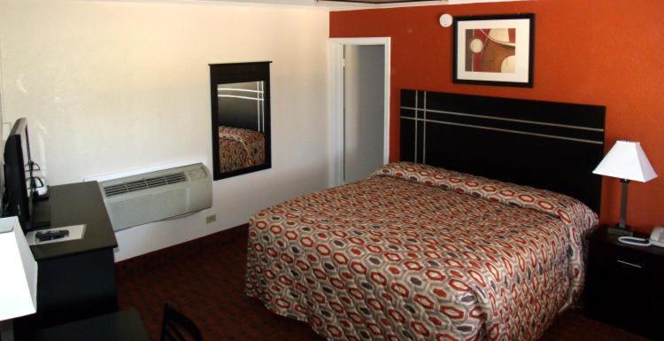 Woodlawn Hills Motel photo 16