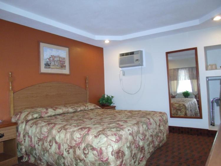 Woodlawn Hills Motel photo 12