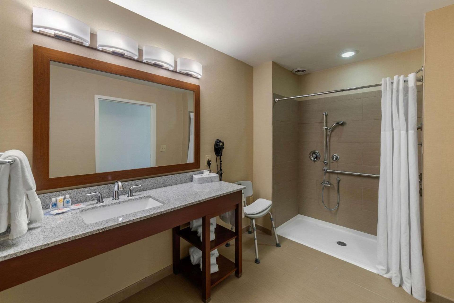 Comfort Inn & Suites Northern Kentucky photo 45