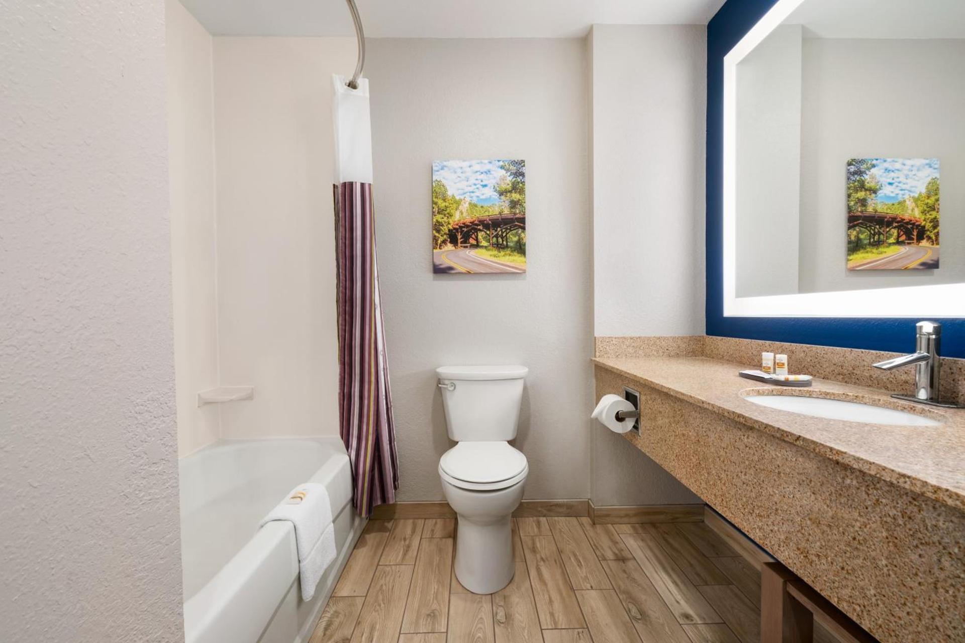 La Quinta Inn and Suites by Wyndham at WaTiki Waterpark photo 52