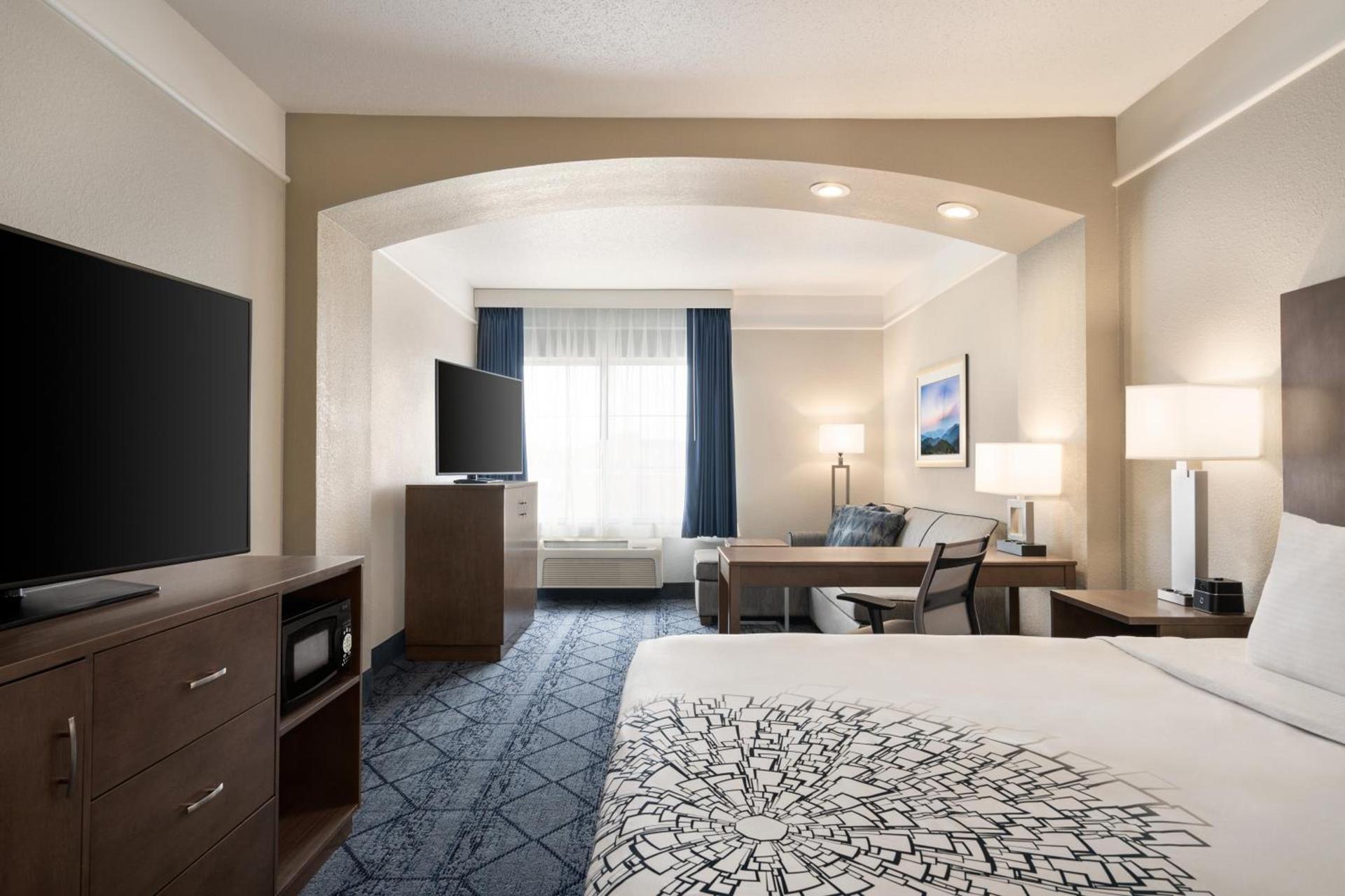 La Quinta Inn and Suites by Wyndham at WaTiki Waterpark photo 59
