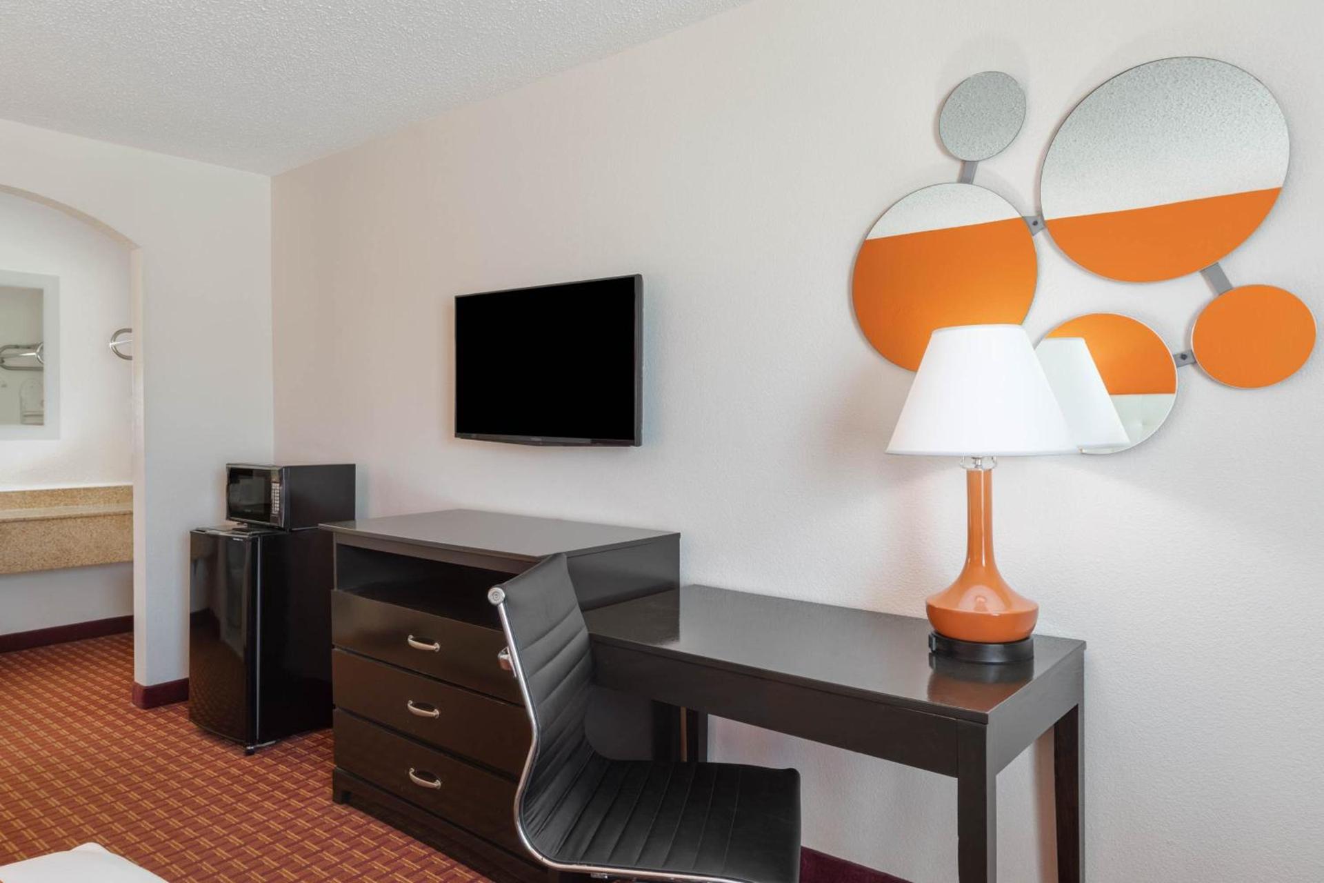 Howard Johnson by Wyndham Rock Hill photo 28