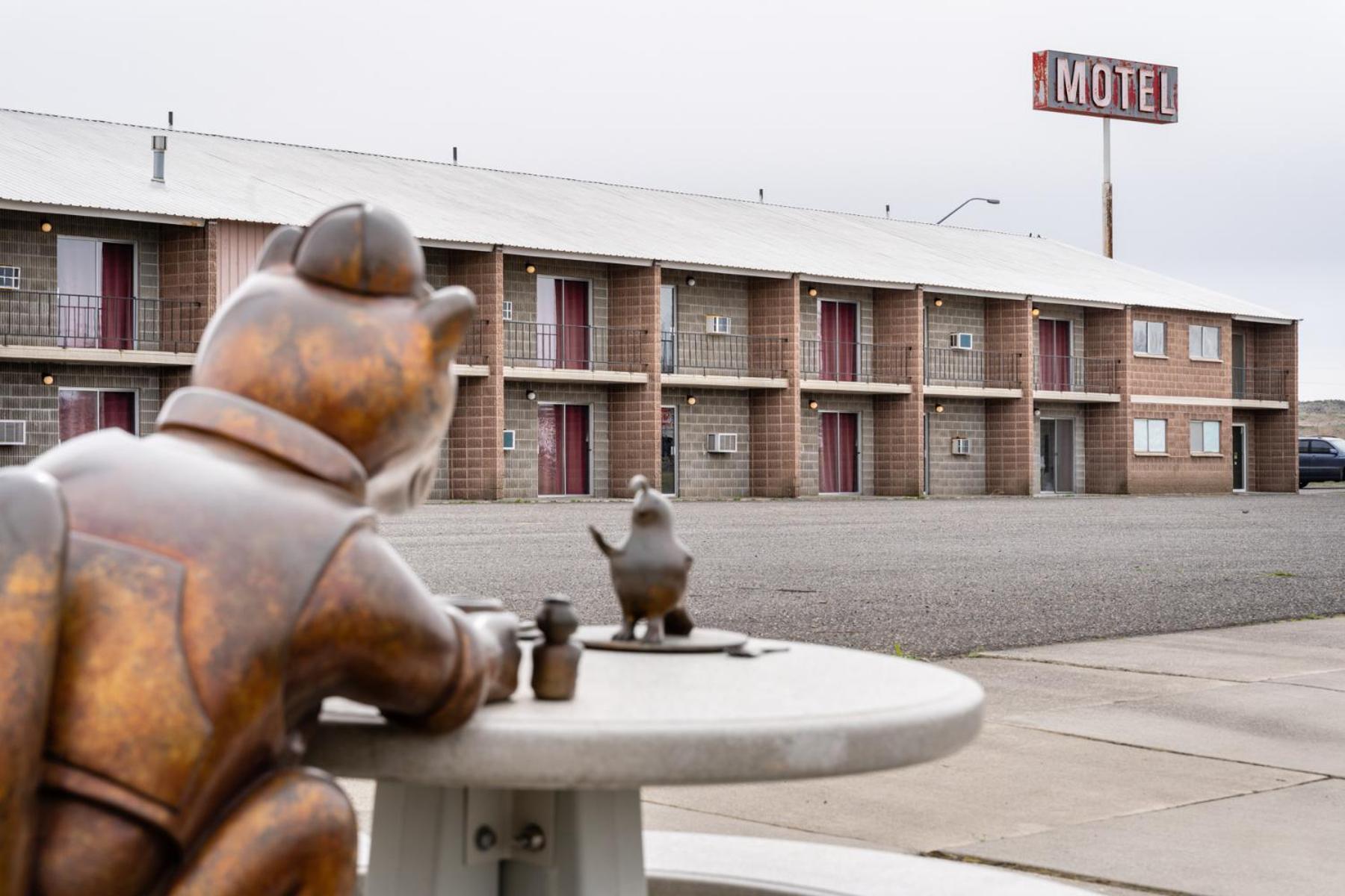 M&M Motel photo 1