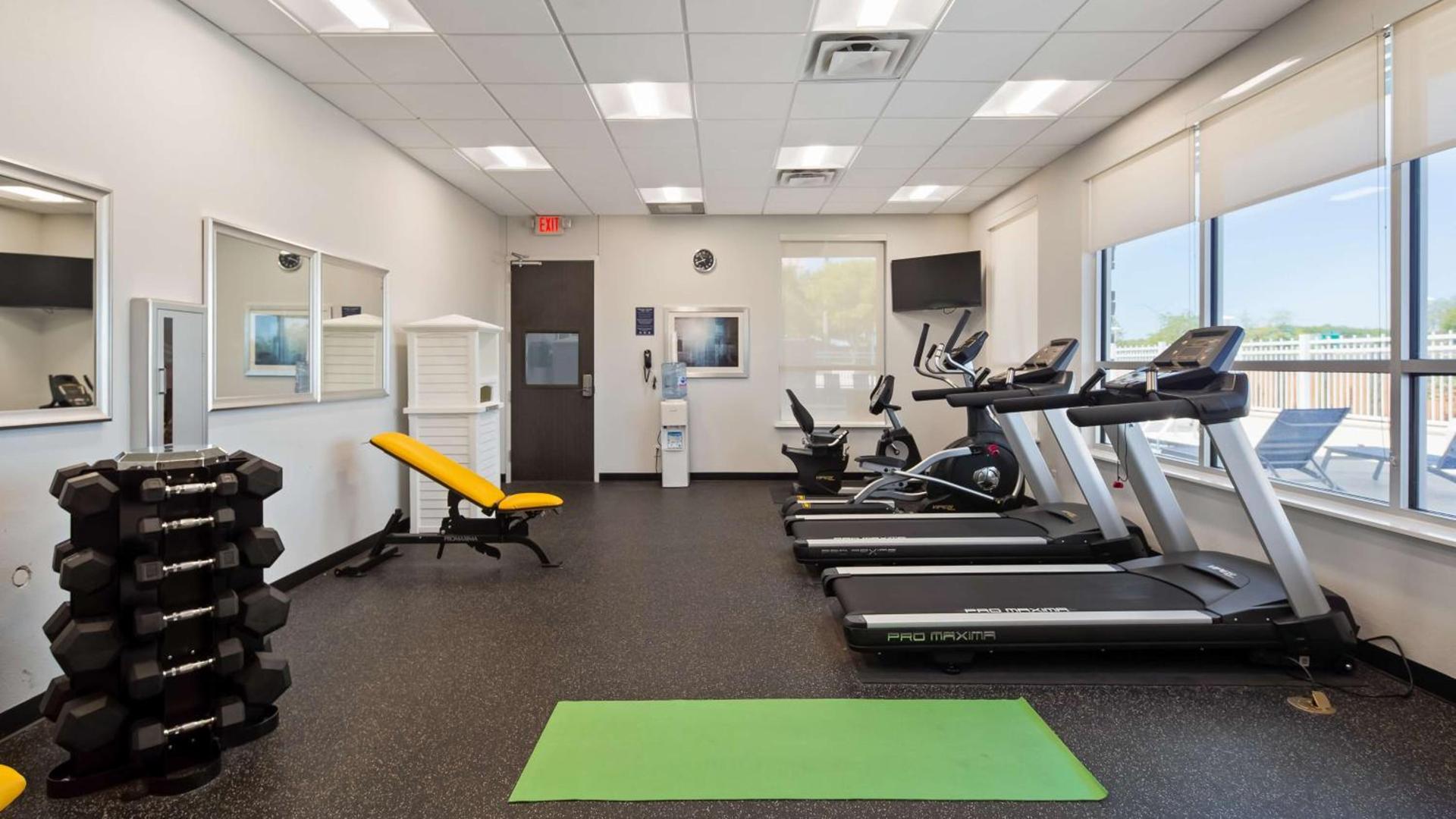 Best Western Plus Roland Inn & Suites photo 25