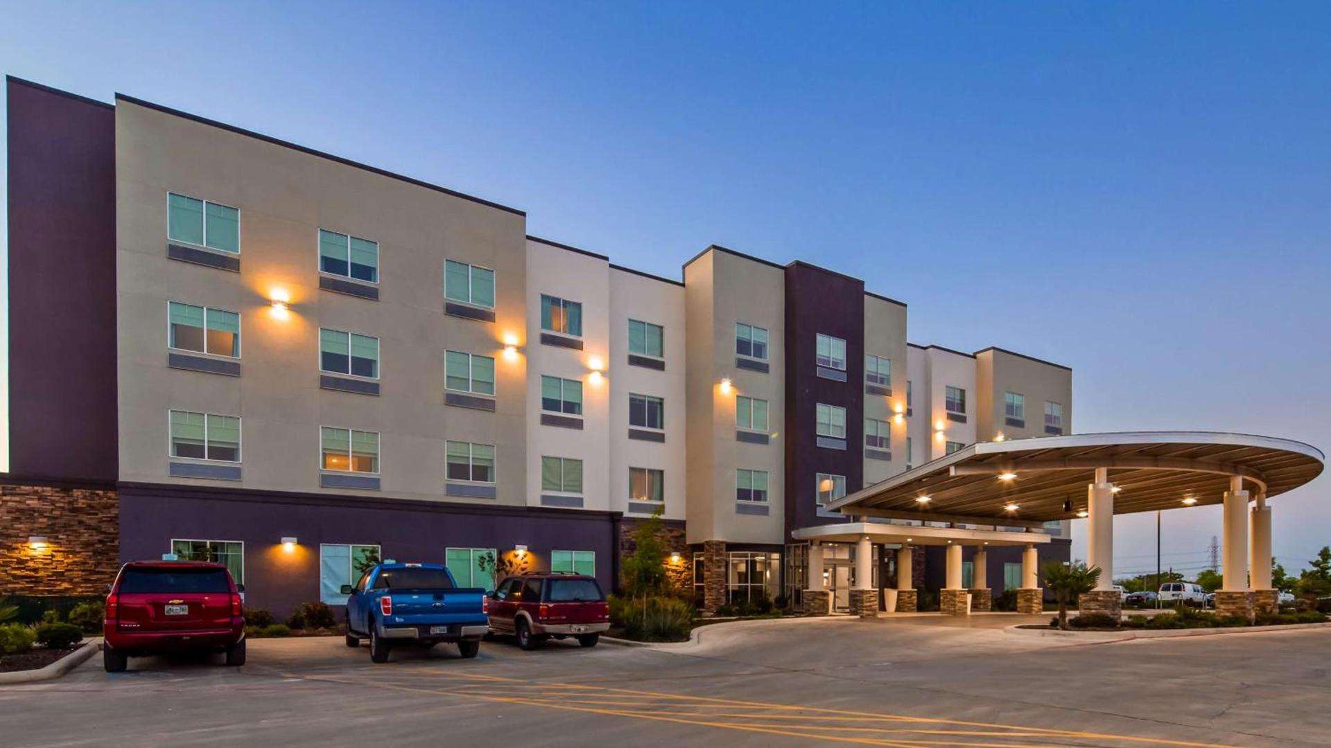 Best Western Plus Roland Inn & Suites photo 10