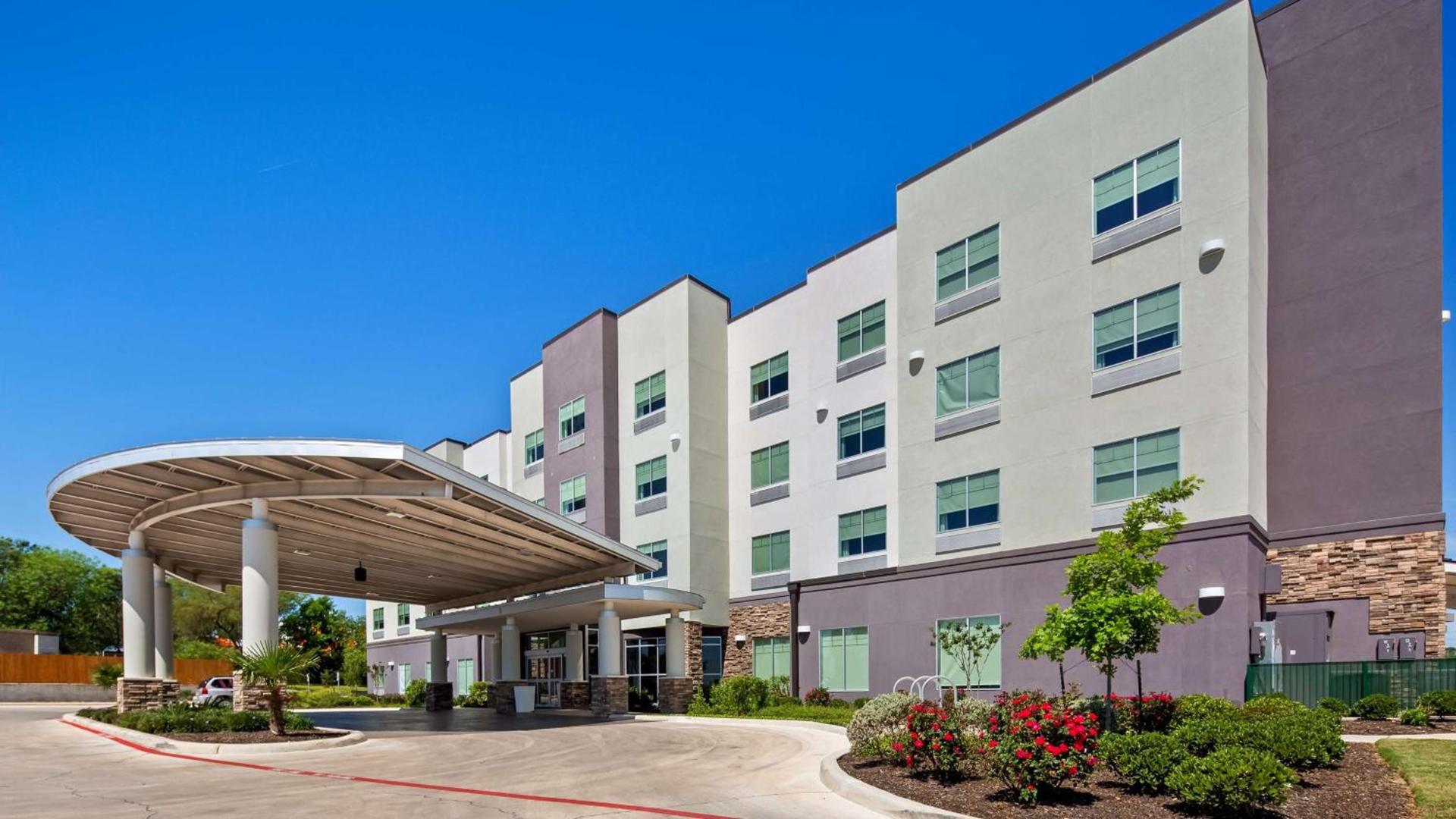 Best Western Plus Roland Inn & Suites photo 1