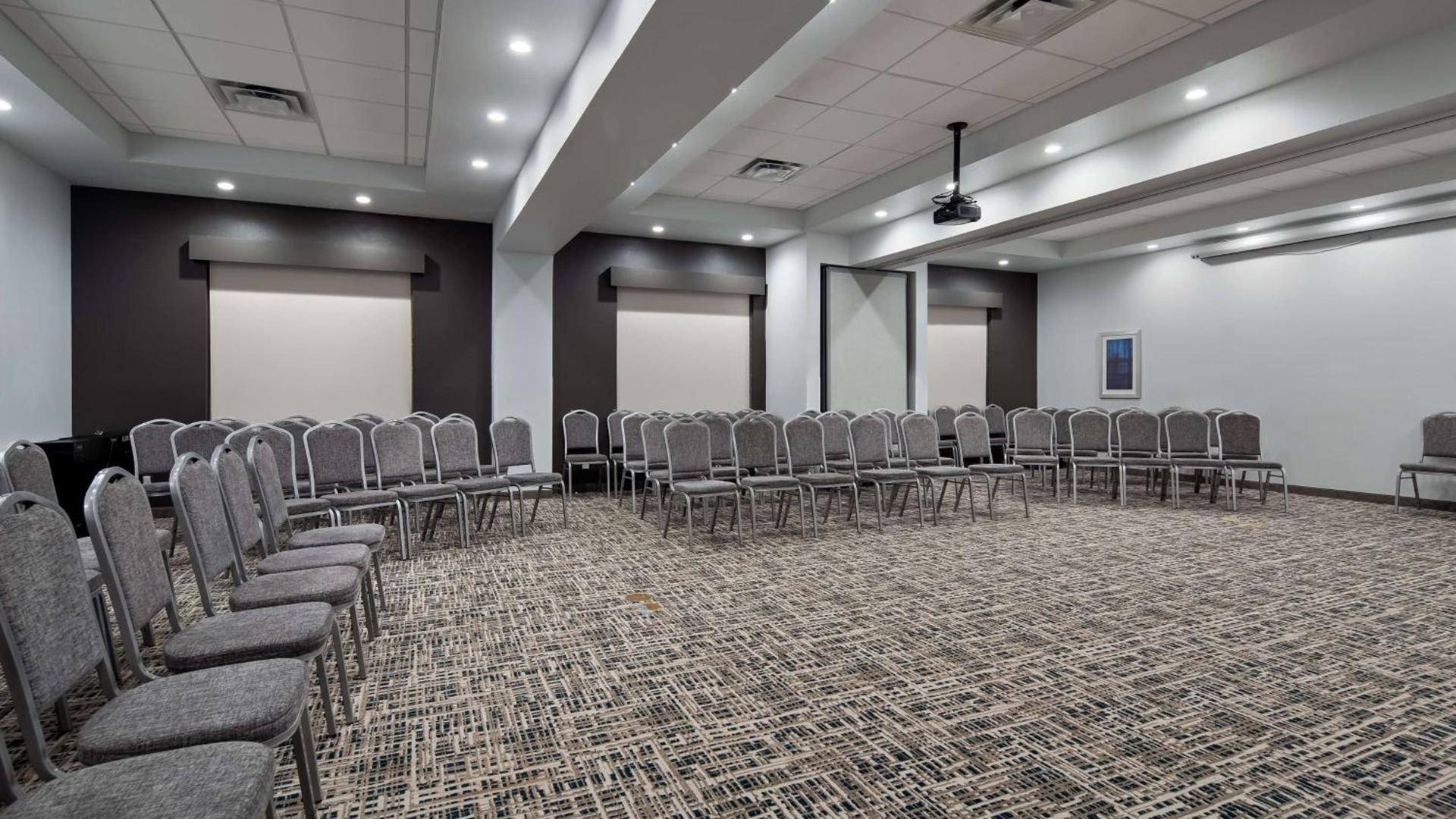 Best Western Plus Roland Inn & Suites photo 7
