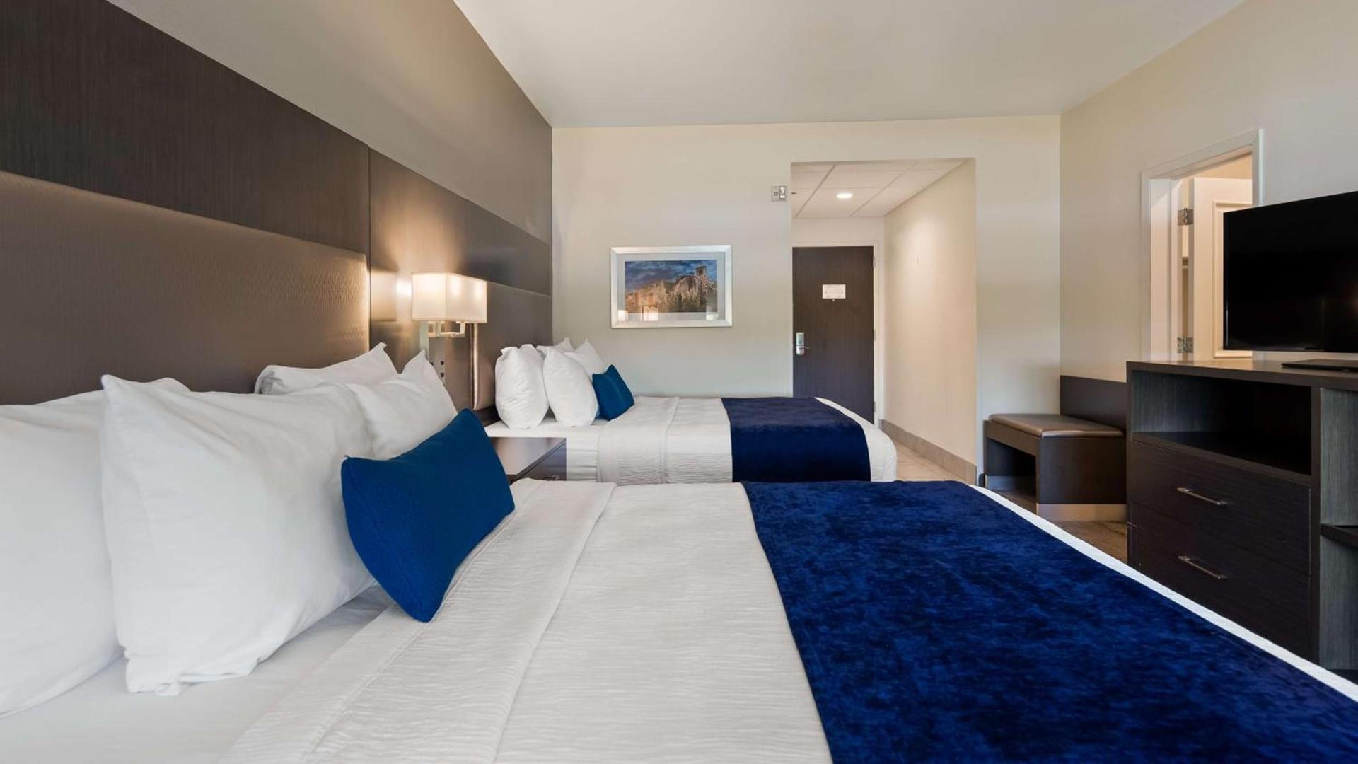Best Western Plus Roland Inn & Suites photo 17