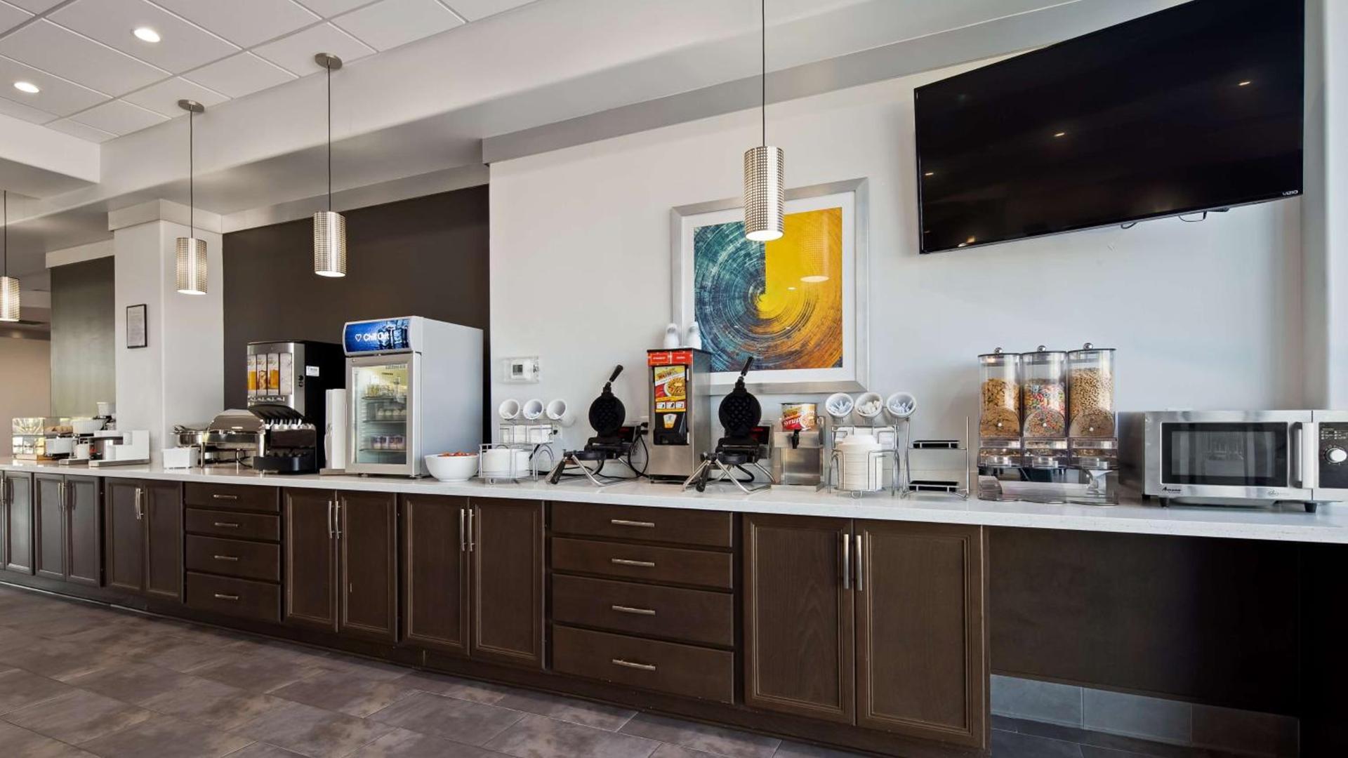 Best Western Plus Roland Inn & Suites photo 30