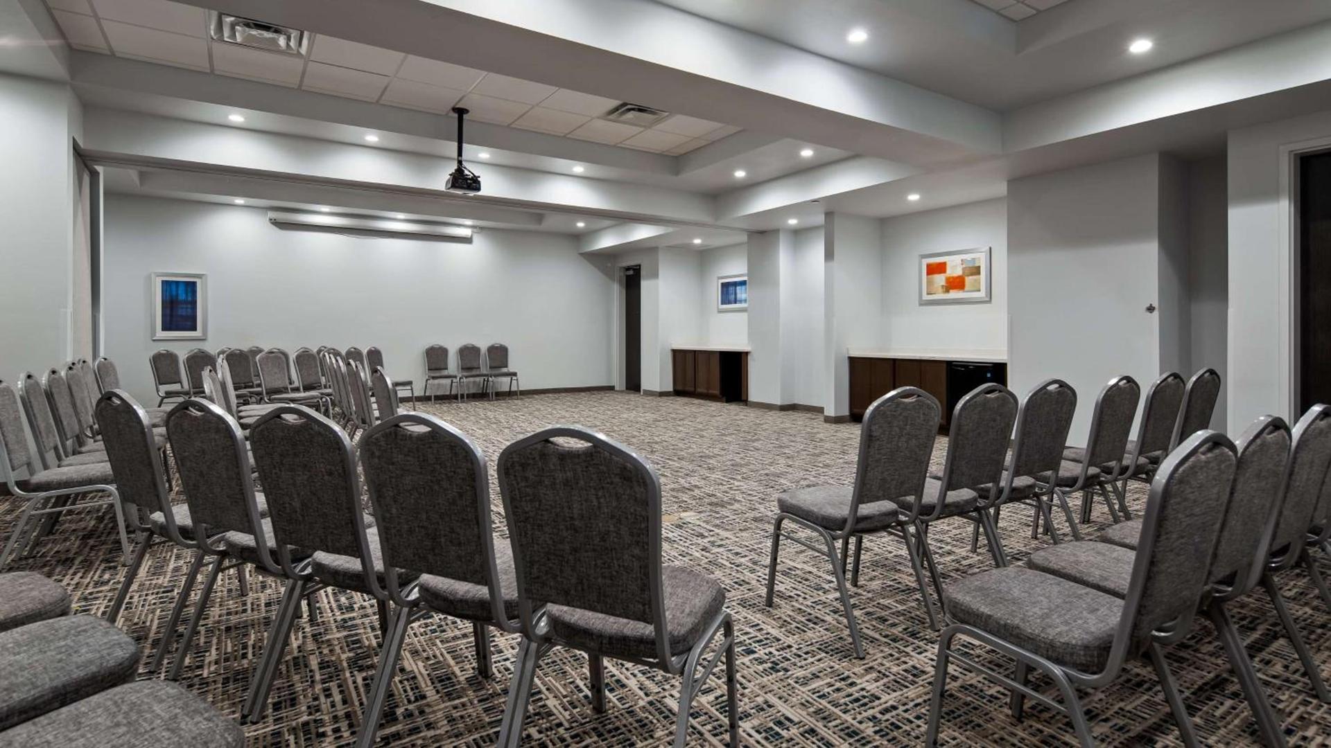 Best Western Plus Roland Inn & Suites photo 27