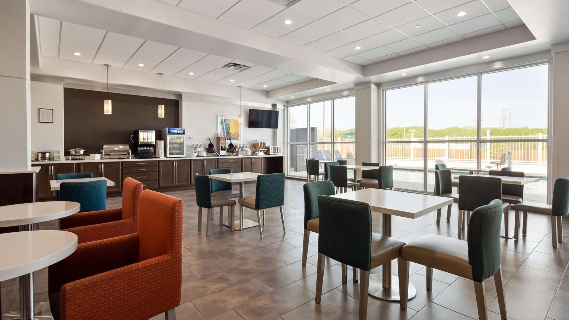 Best Western Plus Roland Inn & Suites photo 5