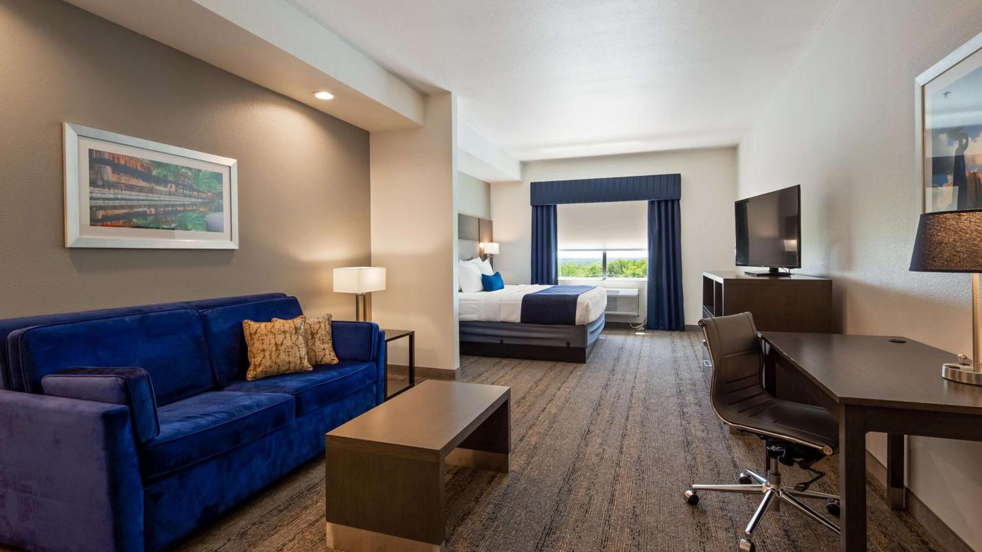 Best Western Plus Roland Inn & Suites photo 9
