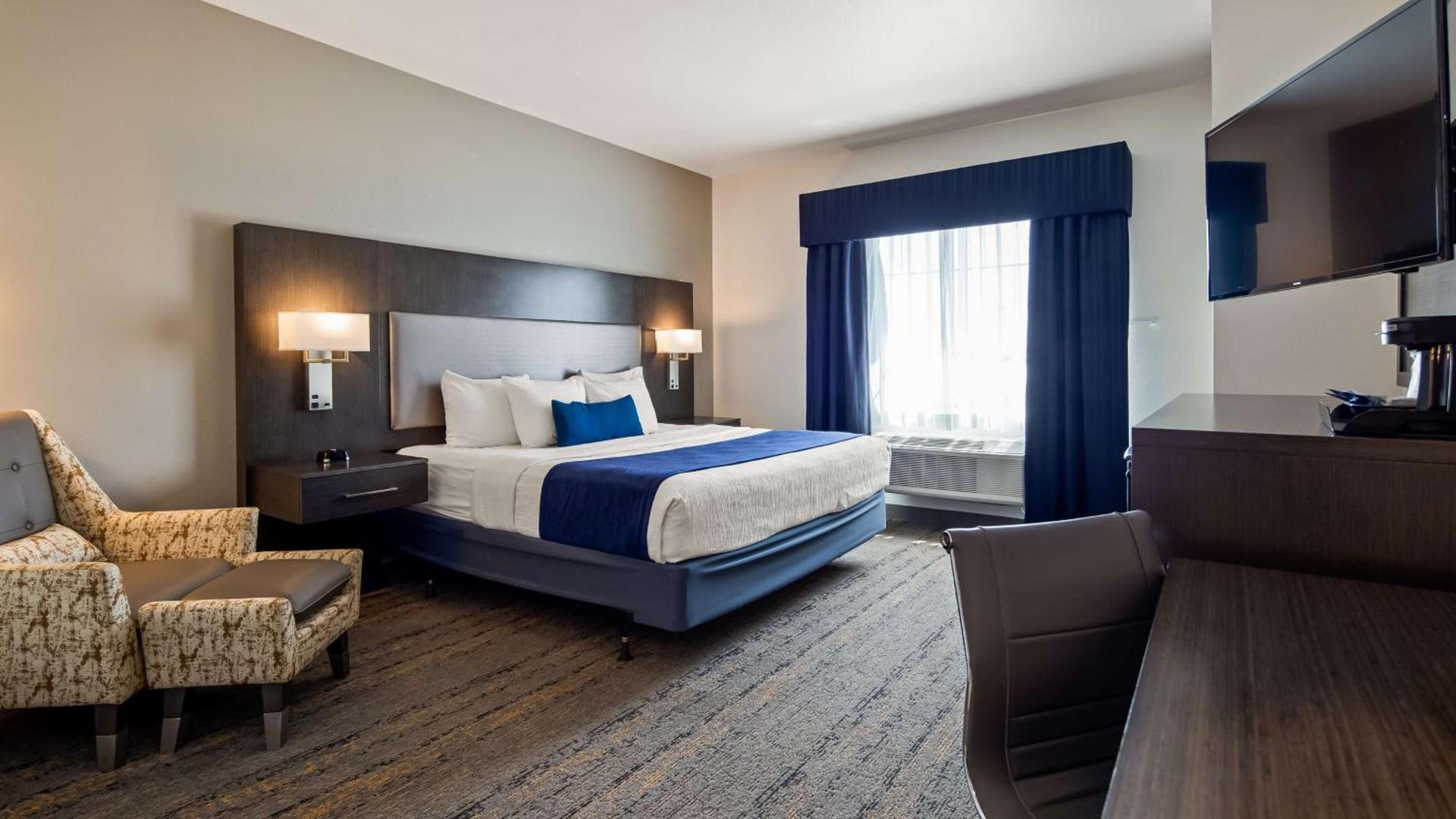 Best Western Plus Roland Inn & Suites photo 21