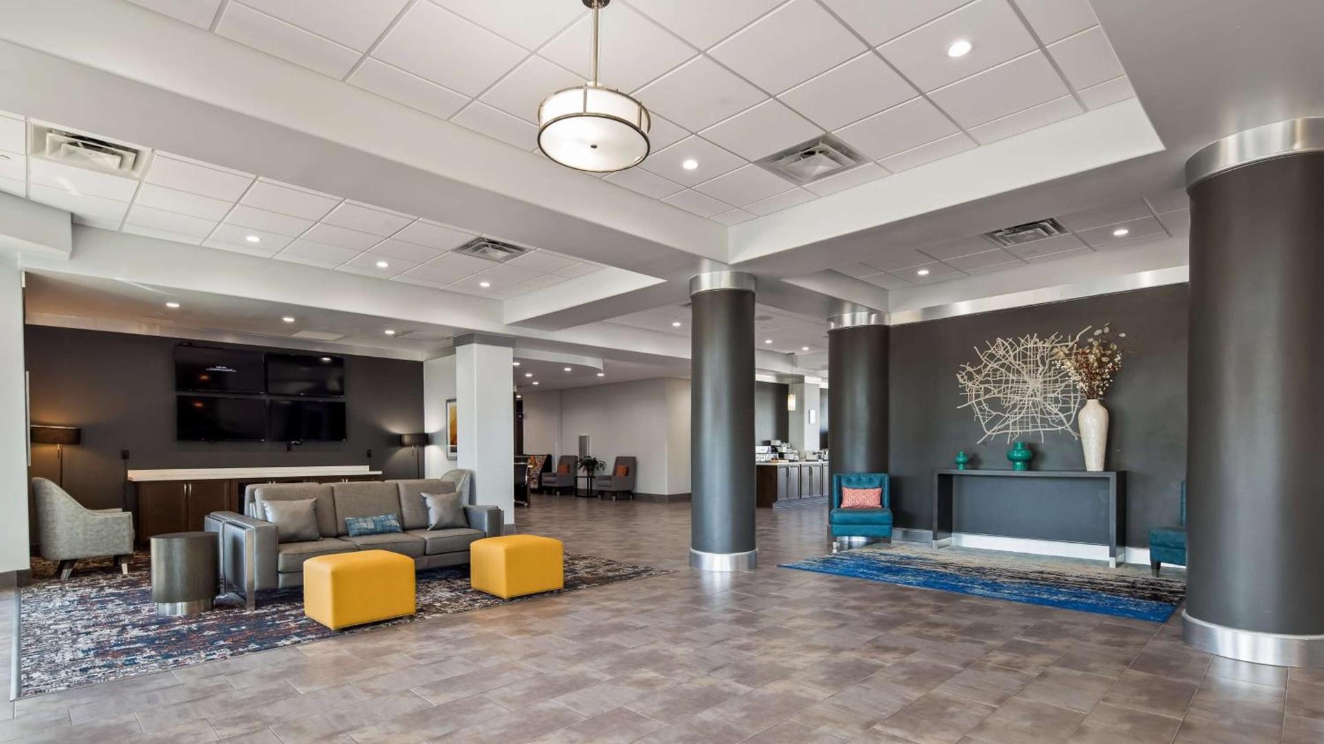 Best Western Plus Roland Inn & Suites photo 4
