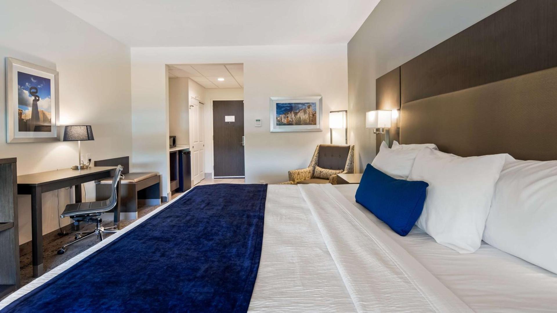 Best Western Plus Roland Inn & Suites photo 20