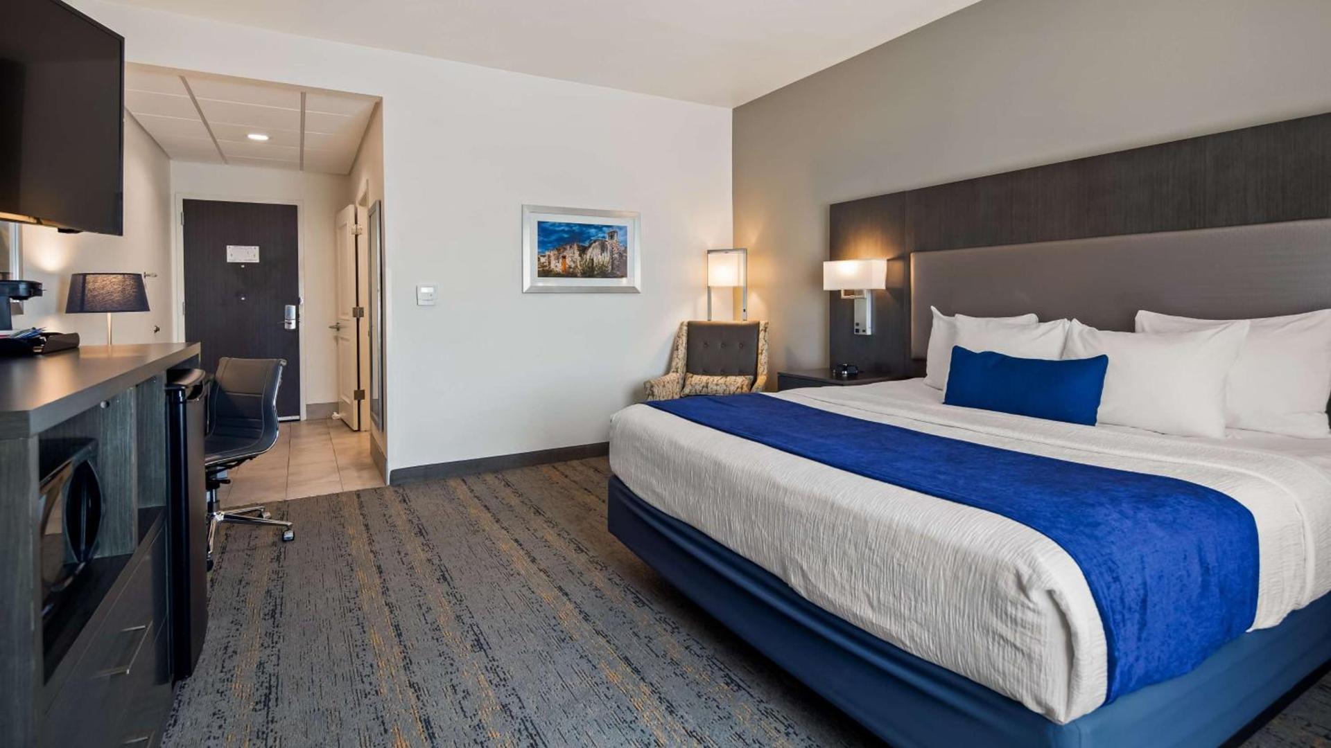 Best Western Plus Roland Inn & Suites photo 22