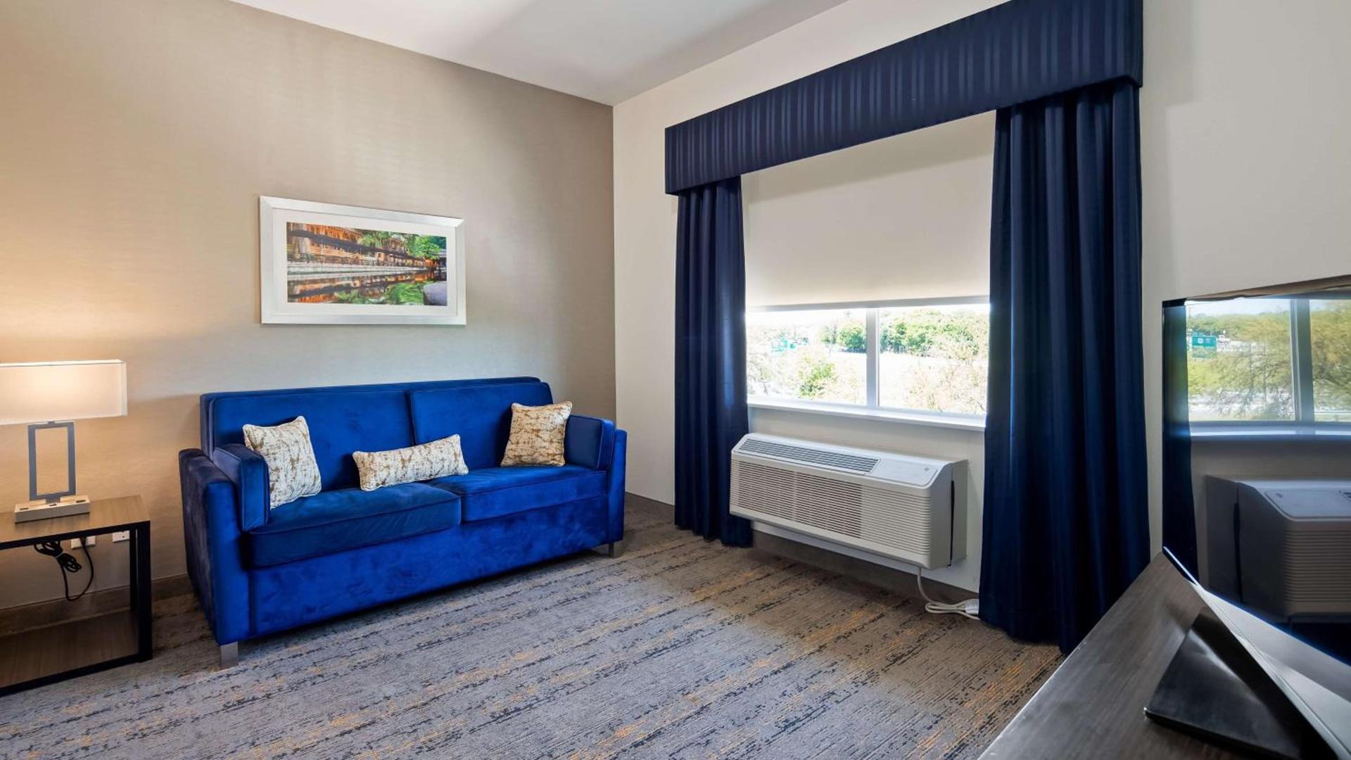 Best Western Plus Roland Inn & Suites photo 16