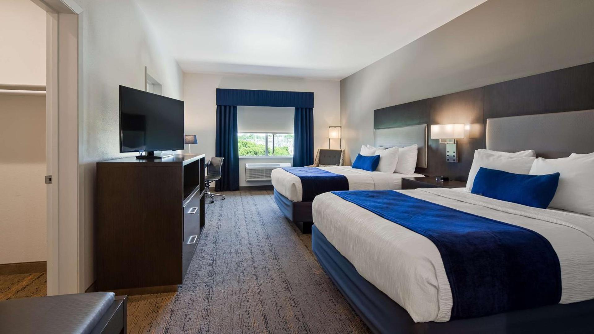 Best Western Plus Roland Inn & Suites photo 15