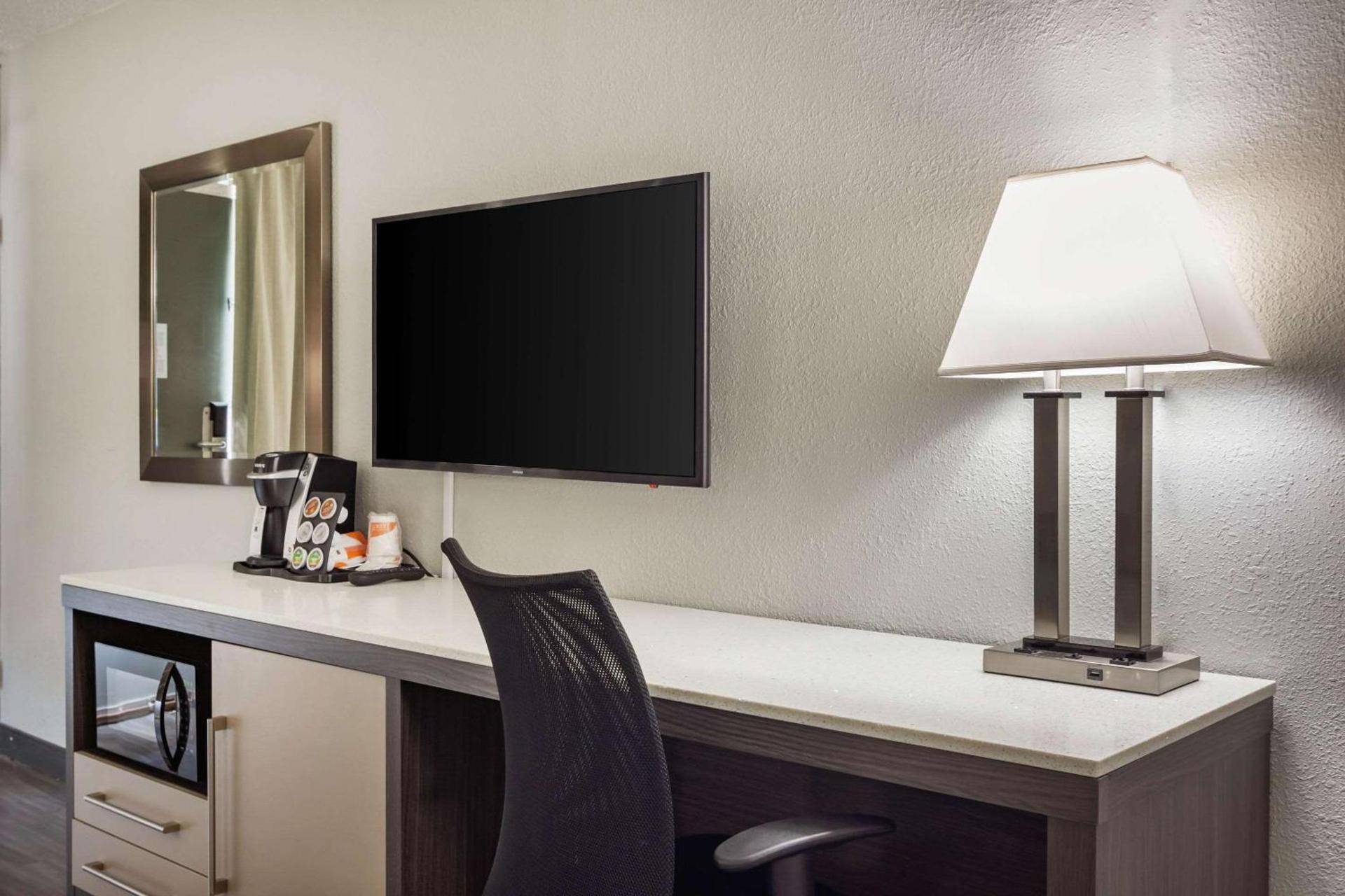 Quality Inn & Suites photo 12