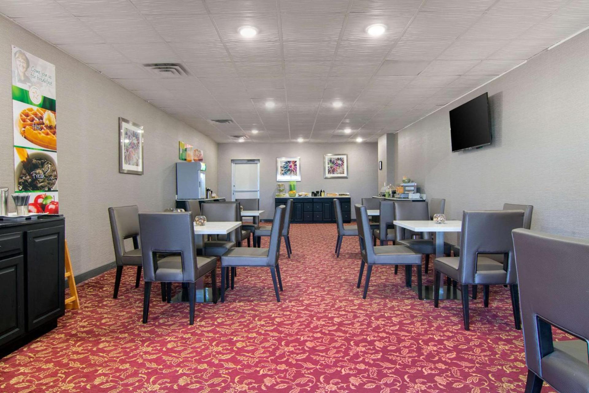 Quality Inn & Suites photo 29