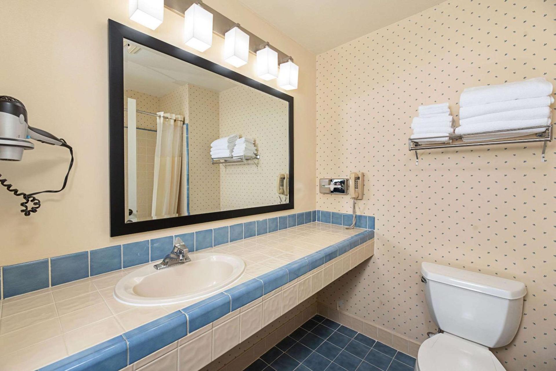Clarion Inn Silicon Valley photo 18
