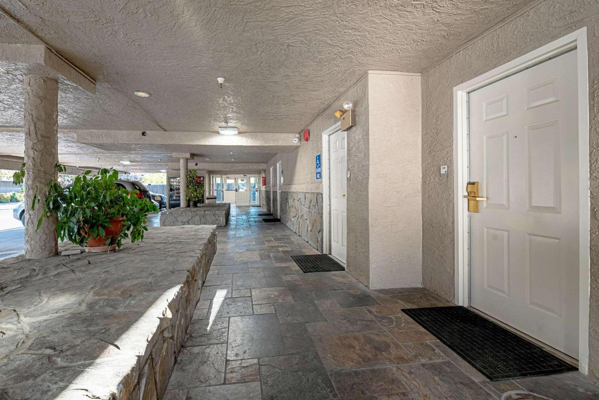 Clarion Inn Silicon Valley photo 41