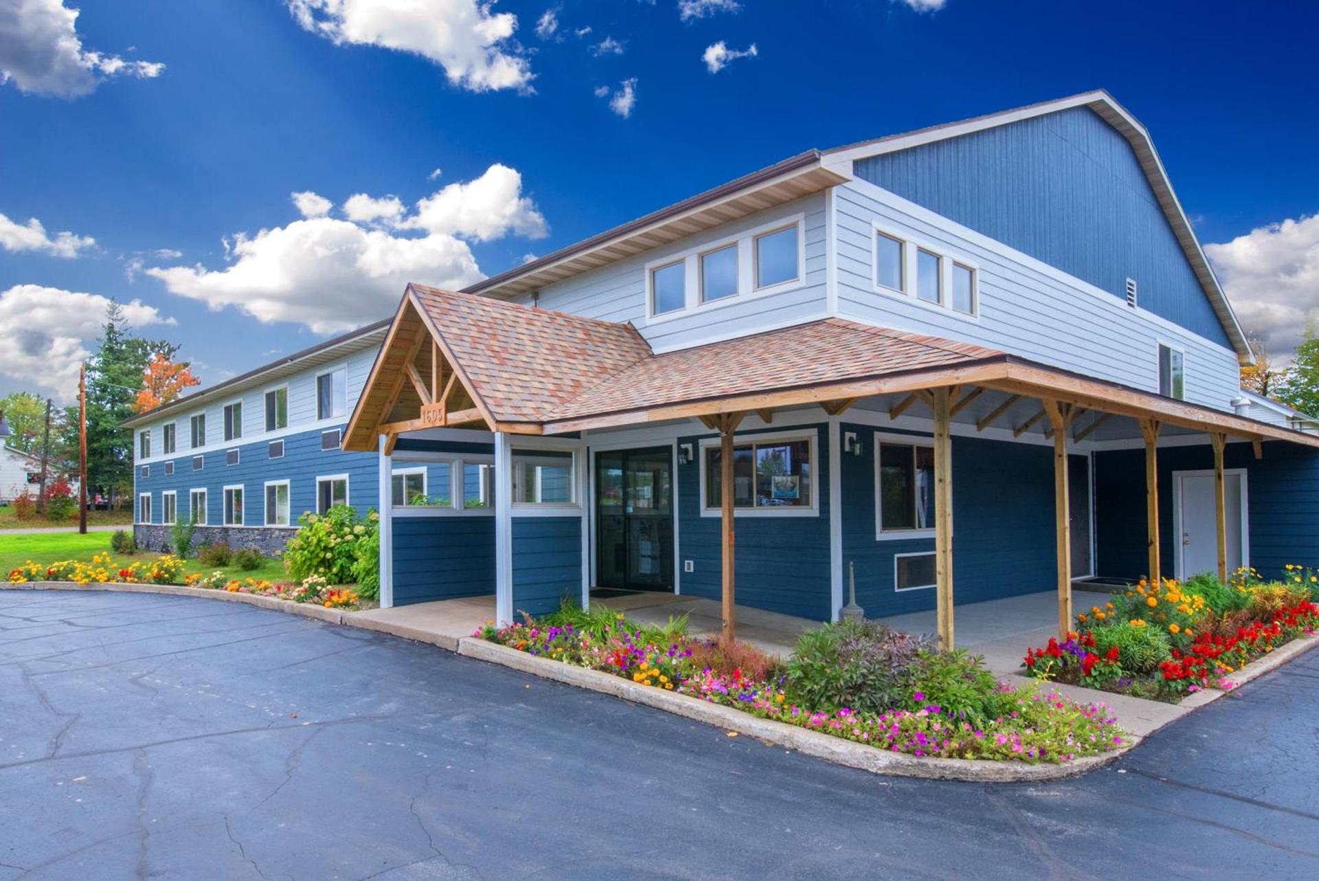 Northwoods Inn and Suites photo 2