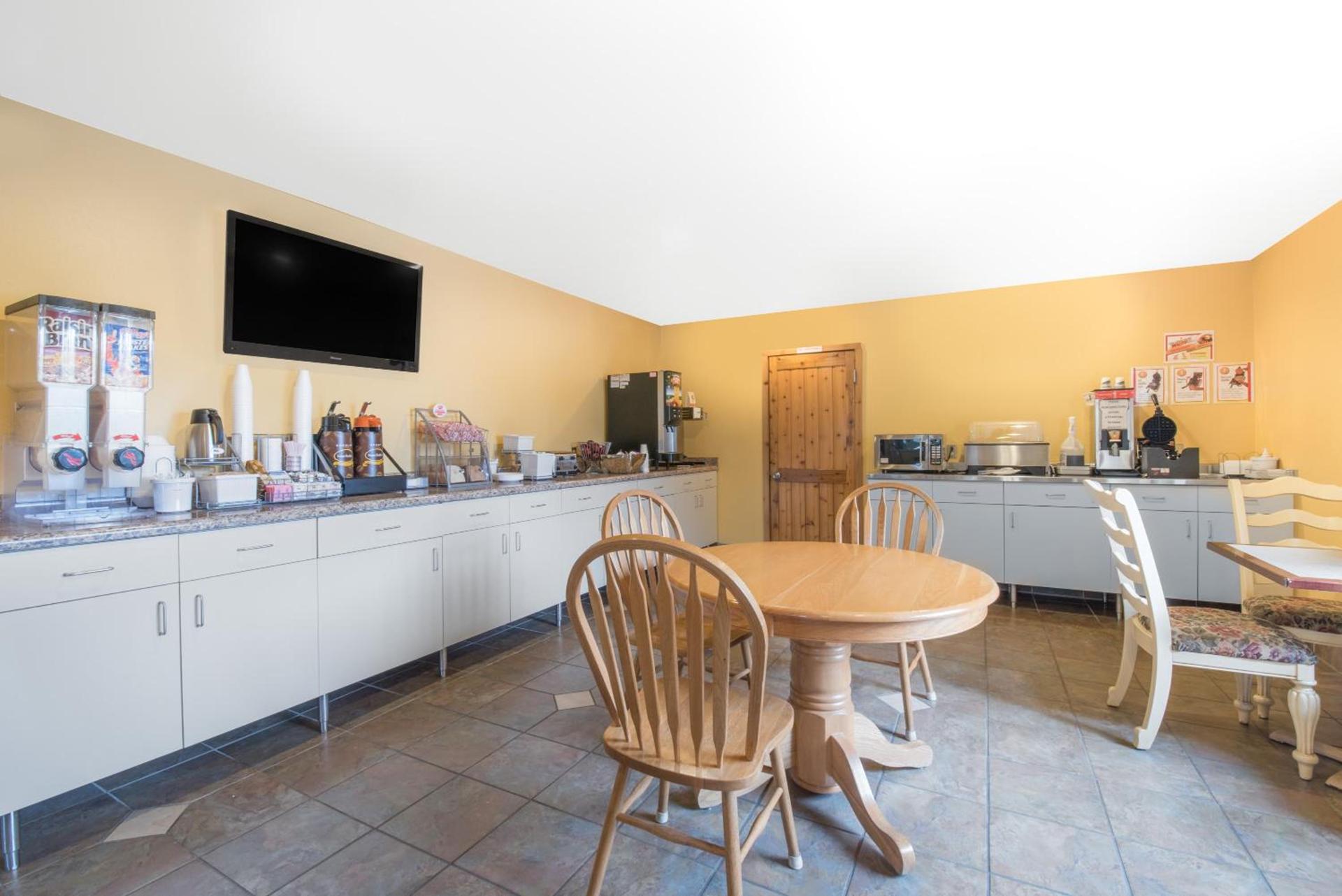 Northwoods Inn and Suites photo 9