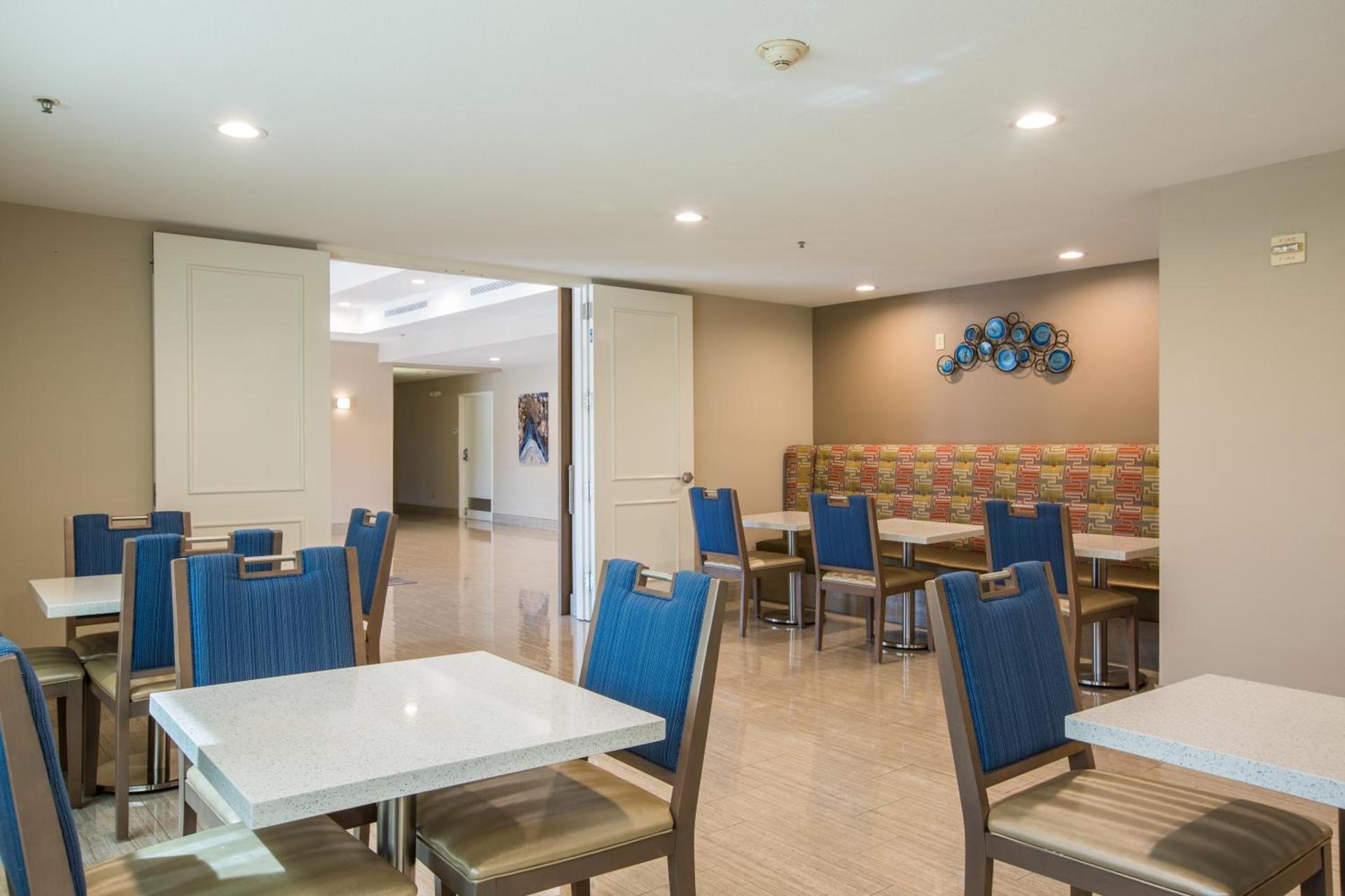 Baymont by Wyndham Albuquerque Airport photo 18