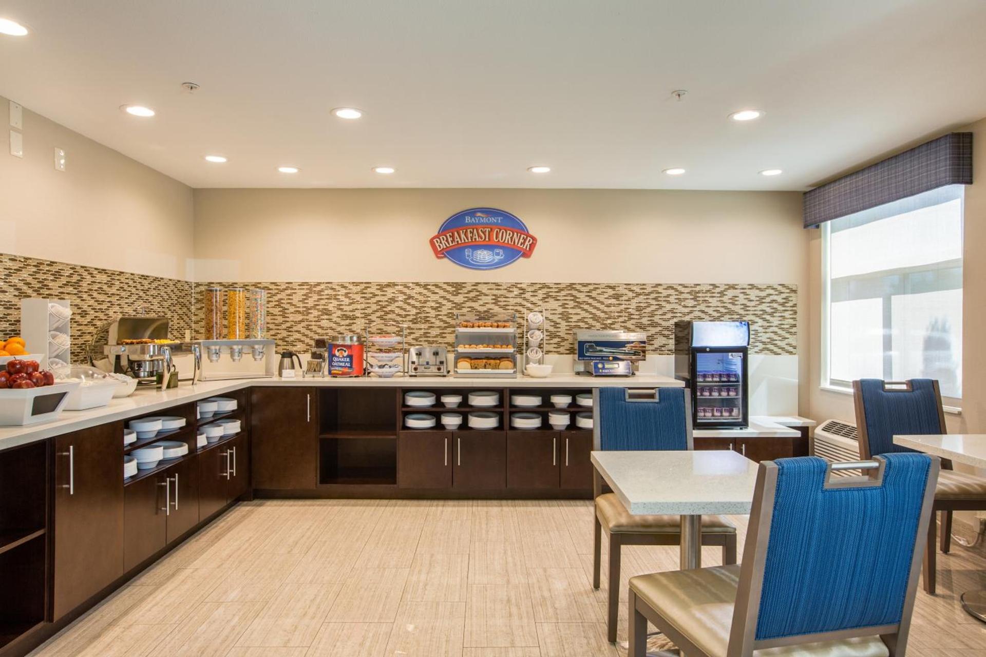 Baymont by Wyndham Albuquerque Airport photo 17