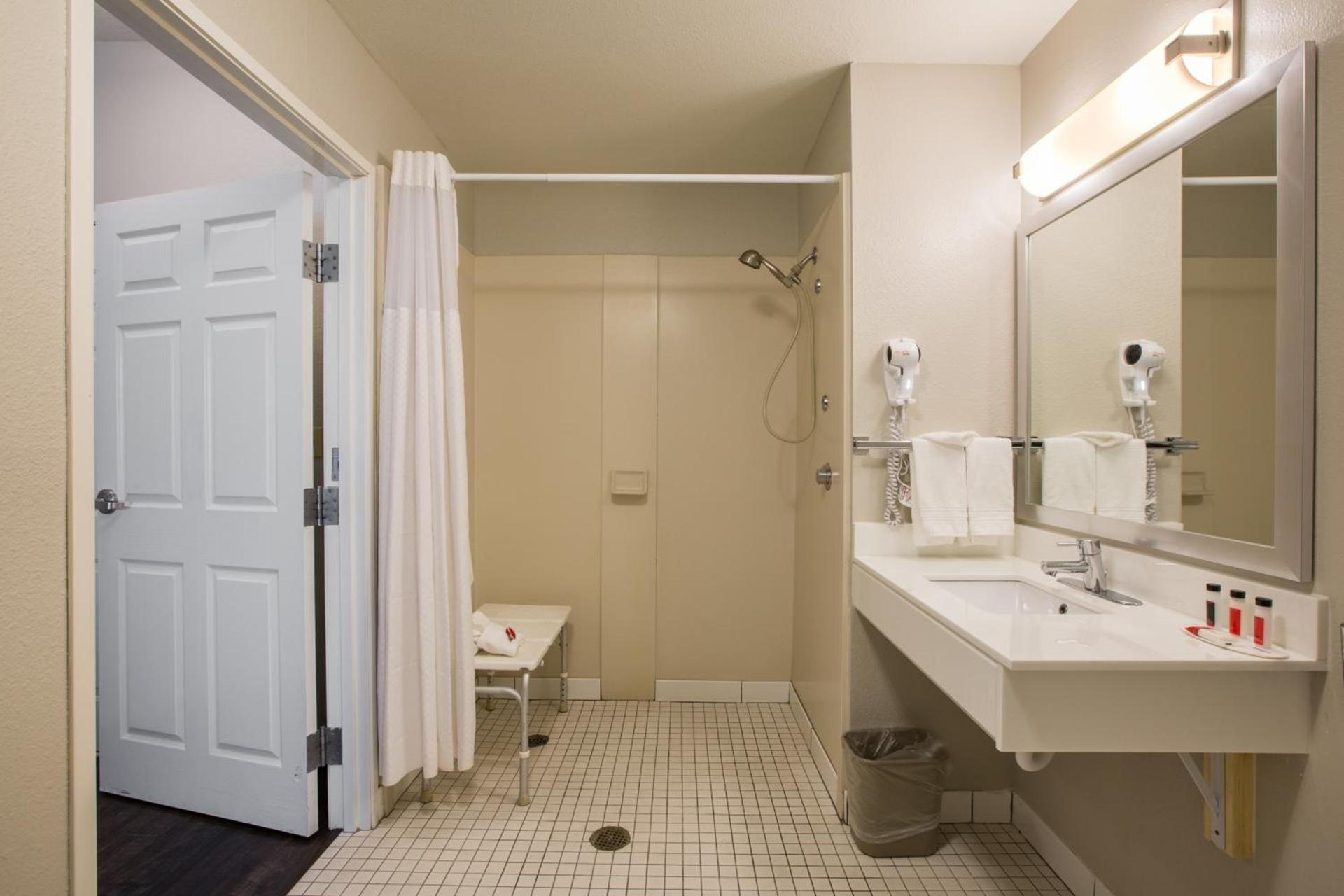 Baymont by Wyndham Albuquerque Airport photo 36