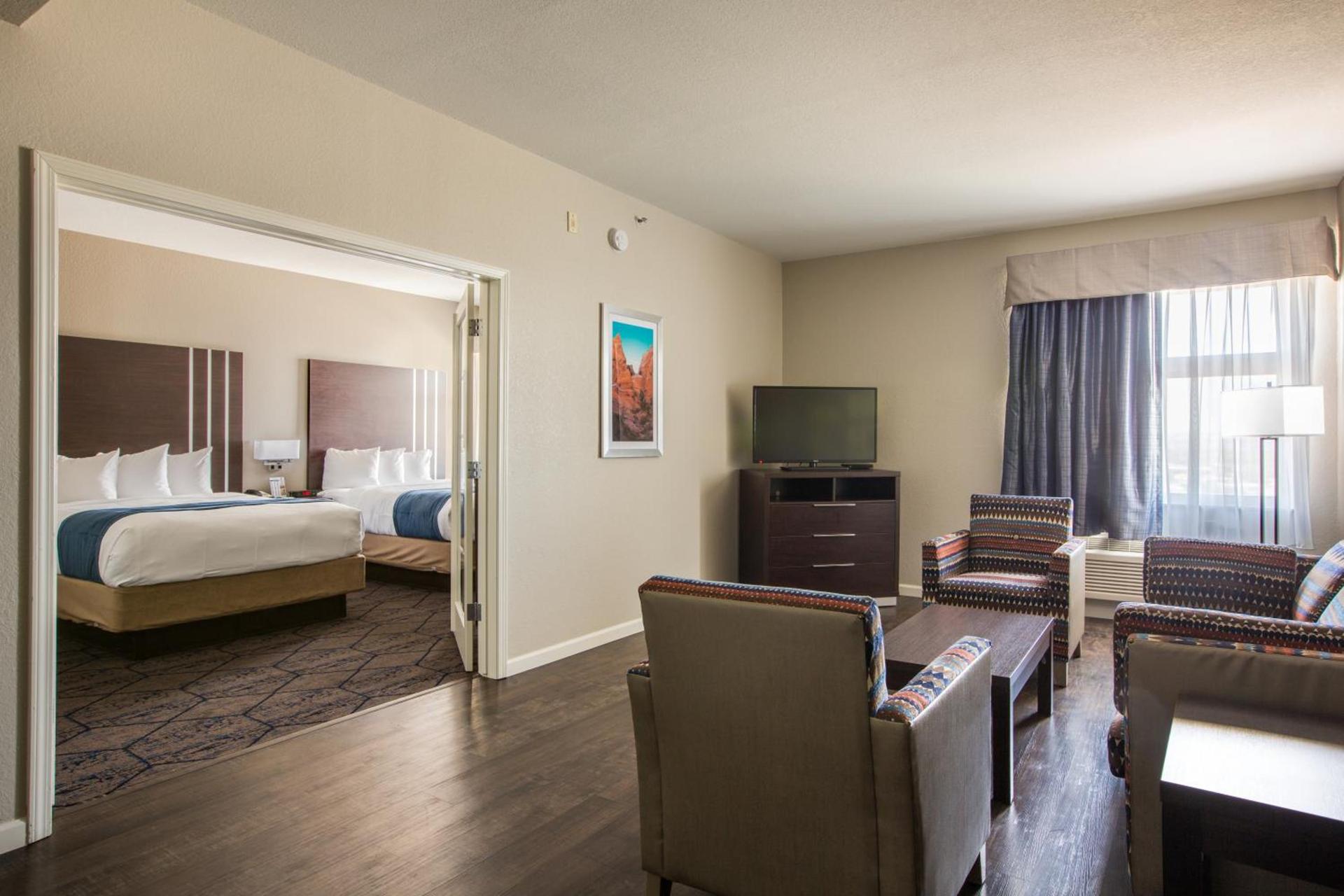 Baymont by Wyndham Albuquerque Airport photo 39