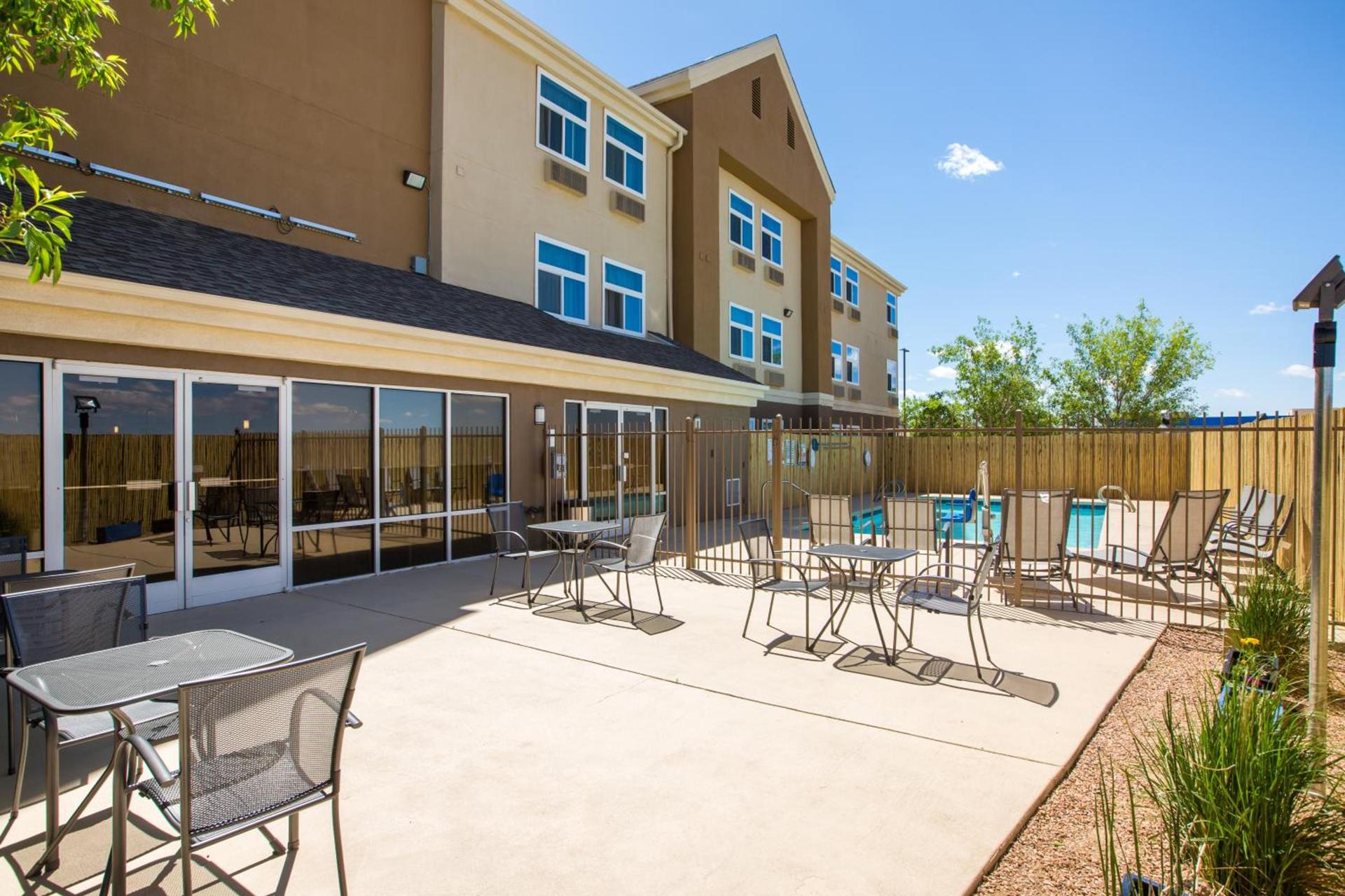 Baymont by Wyndham Albuquerque Airport photo 20