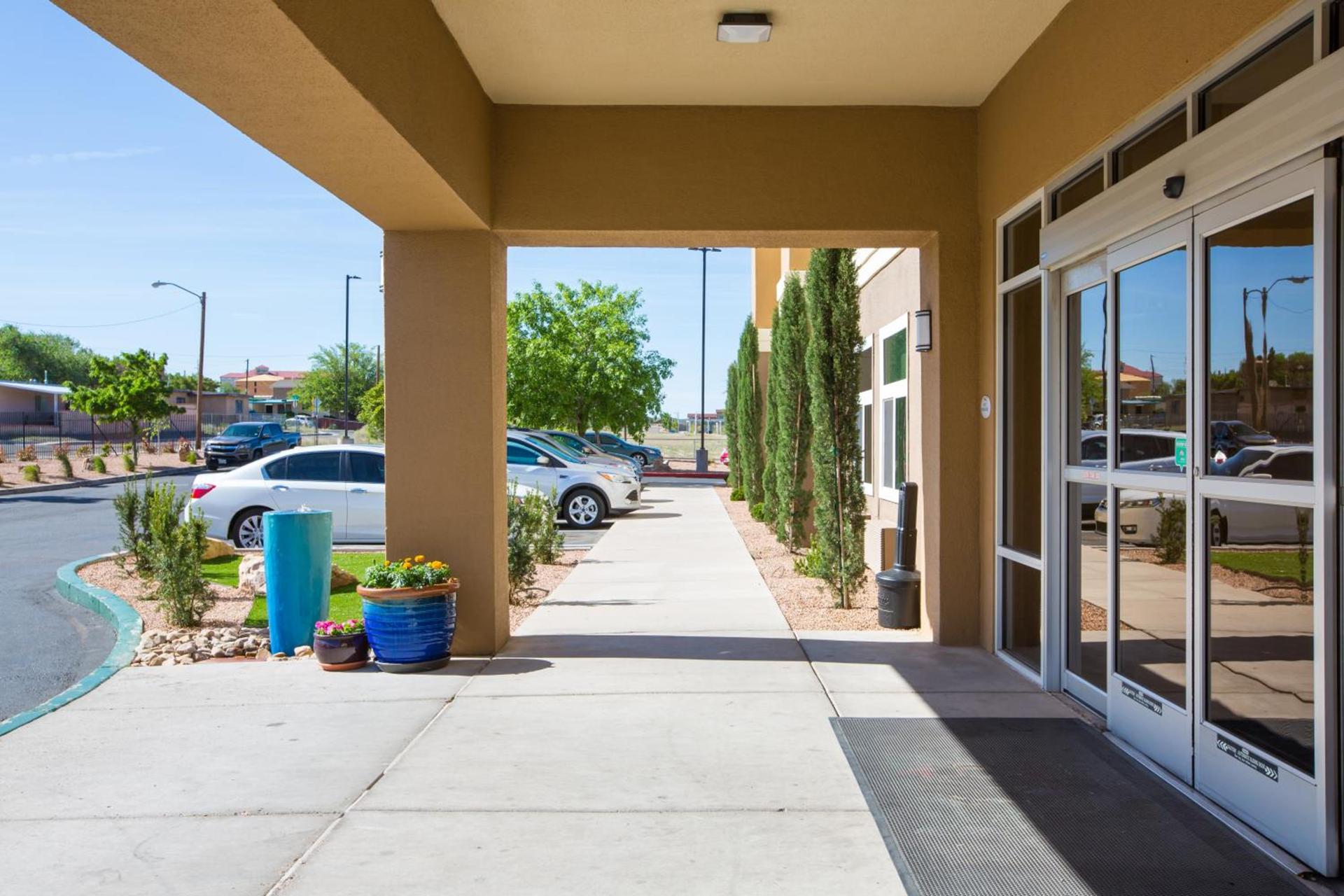 Baymont by Wyndham Albuquerque Airport photo 10
