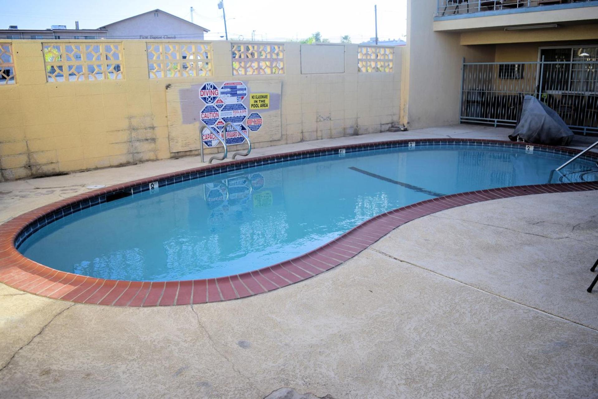 Western Inn & Suites photo 2