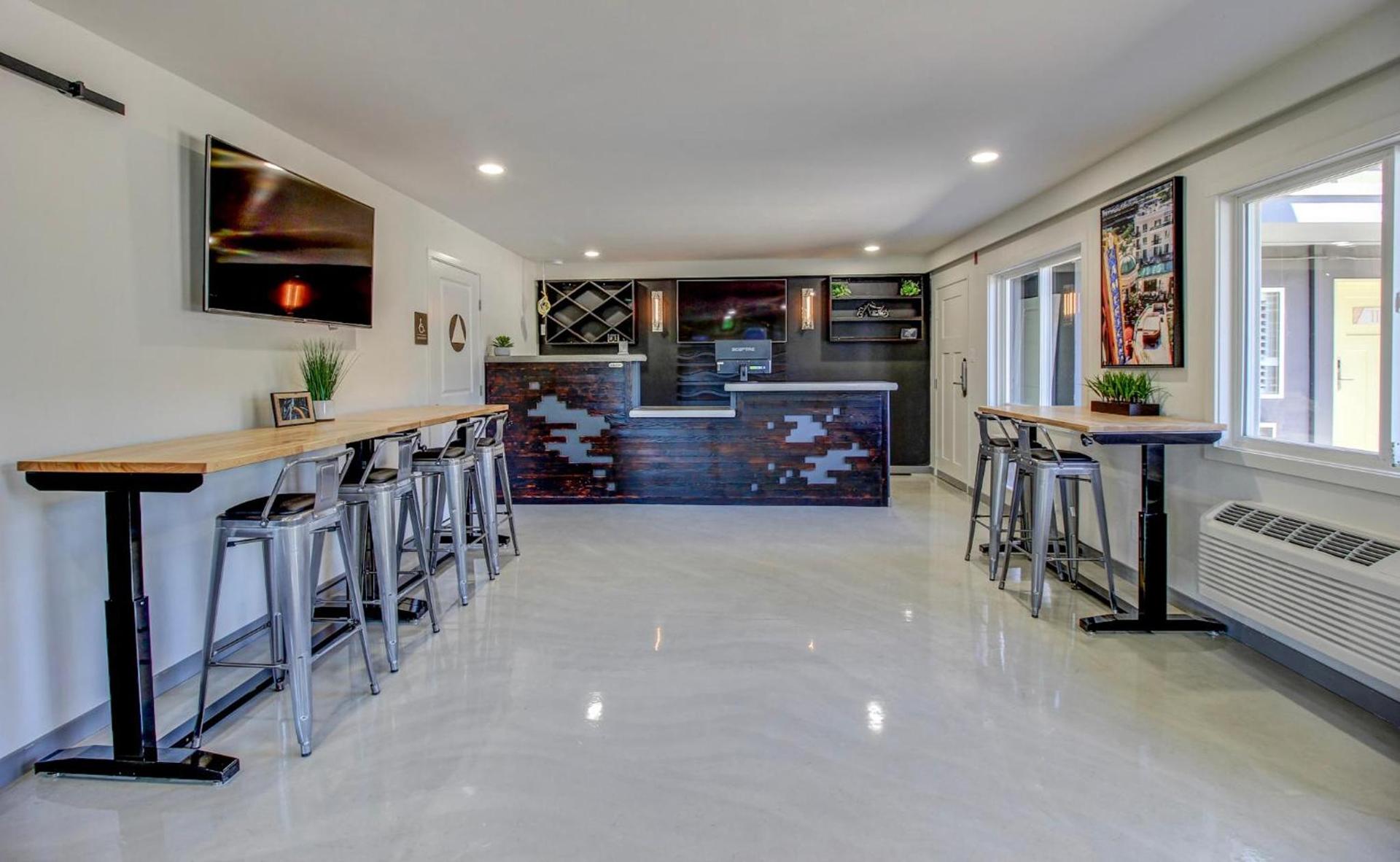 Americana Modern Hotel photo 2