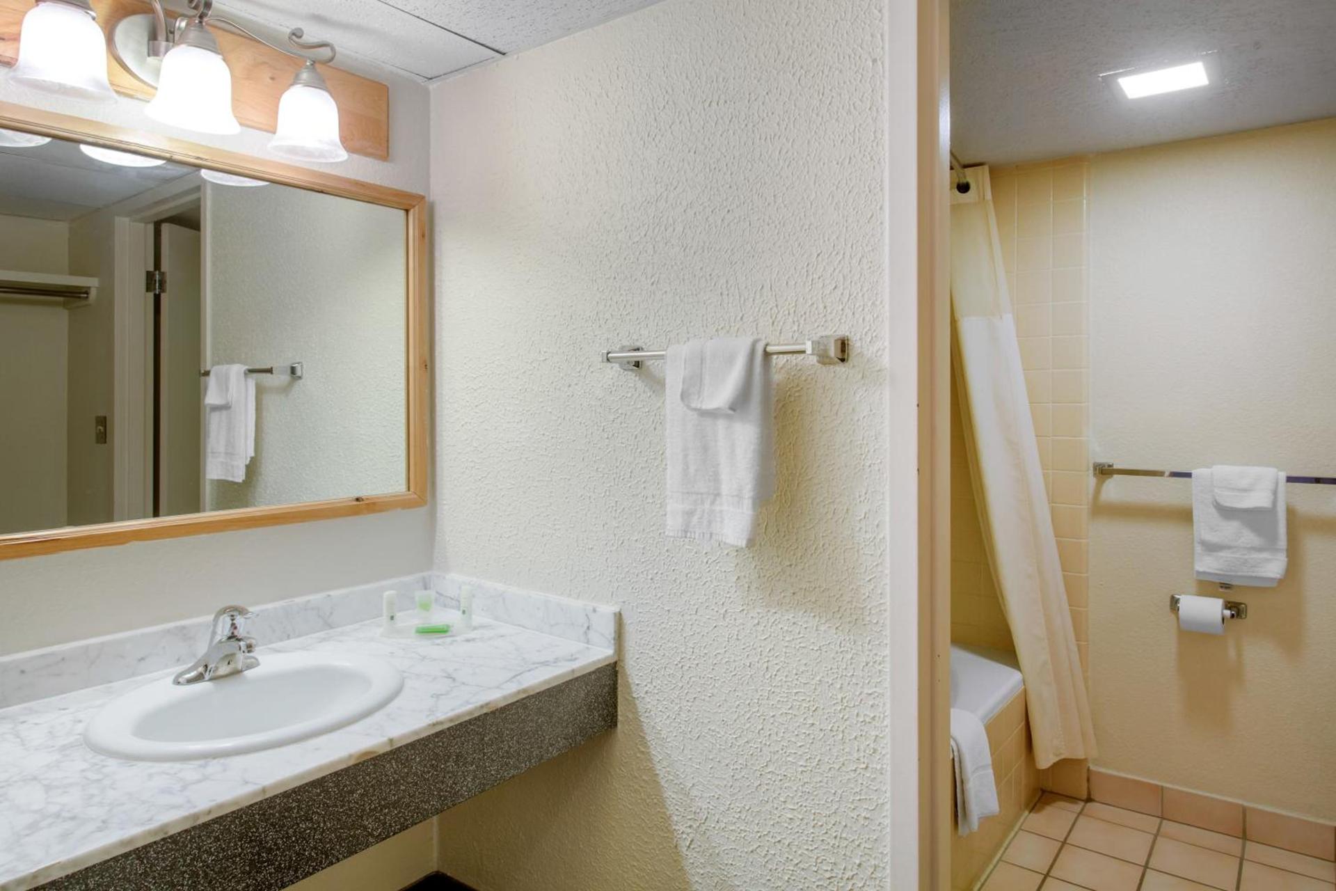 Quality Inn Stateline photo 26