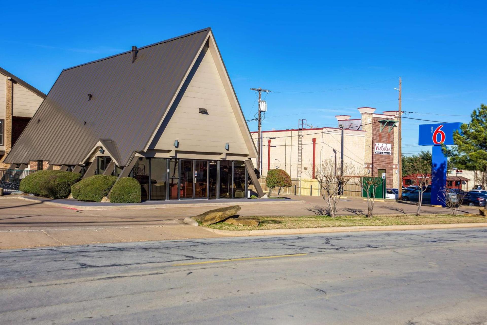 Motel 6-Arlington, TX - UTA photo 1