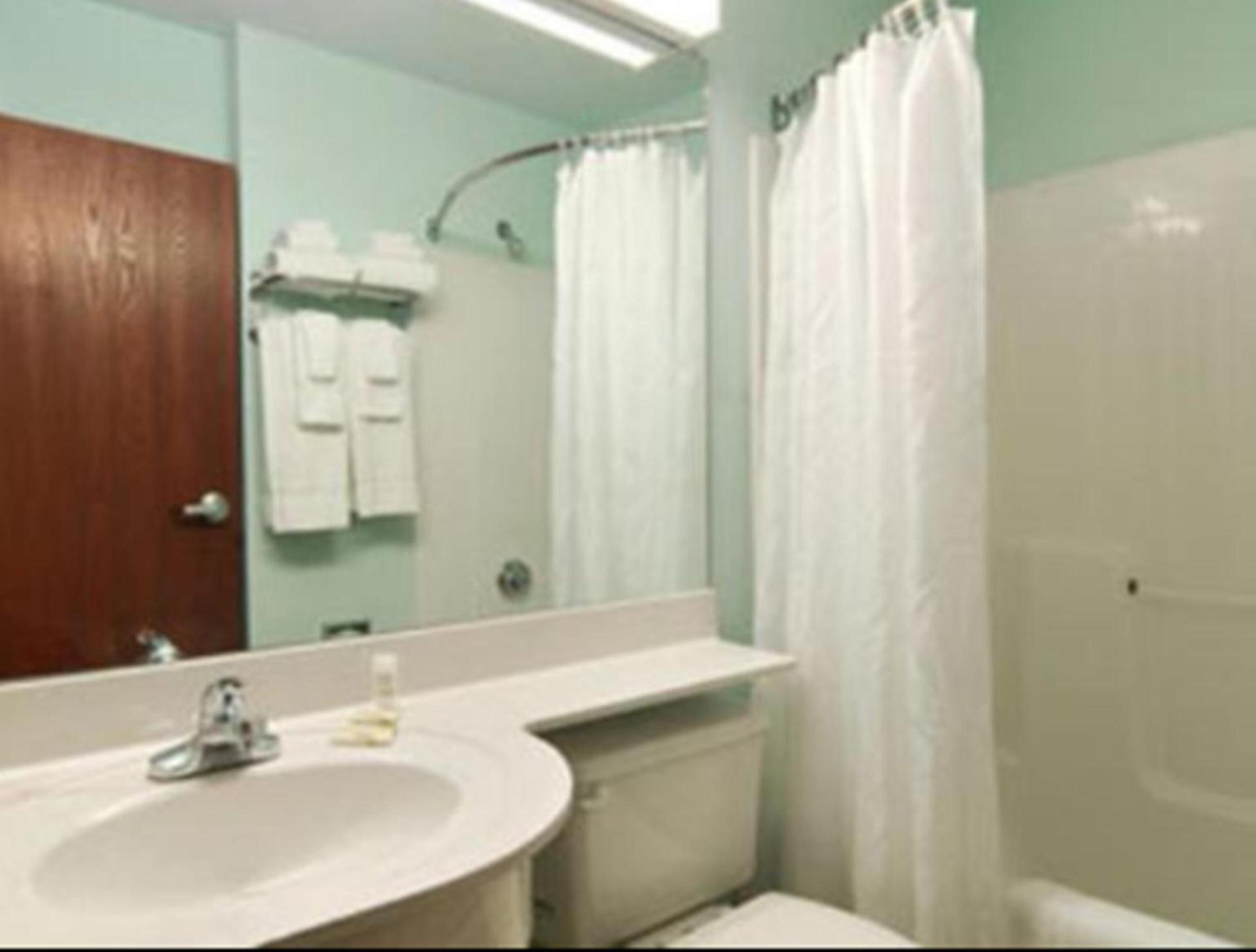 Microtel Inn & Suites by Wyndham Gardendale - Birmingham North photo 31