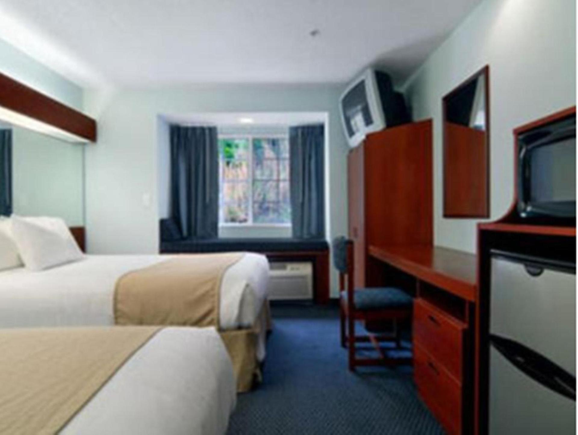 Microtel Inn & Suites by Wyndham Gardendale - Birmingham North photo 29