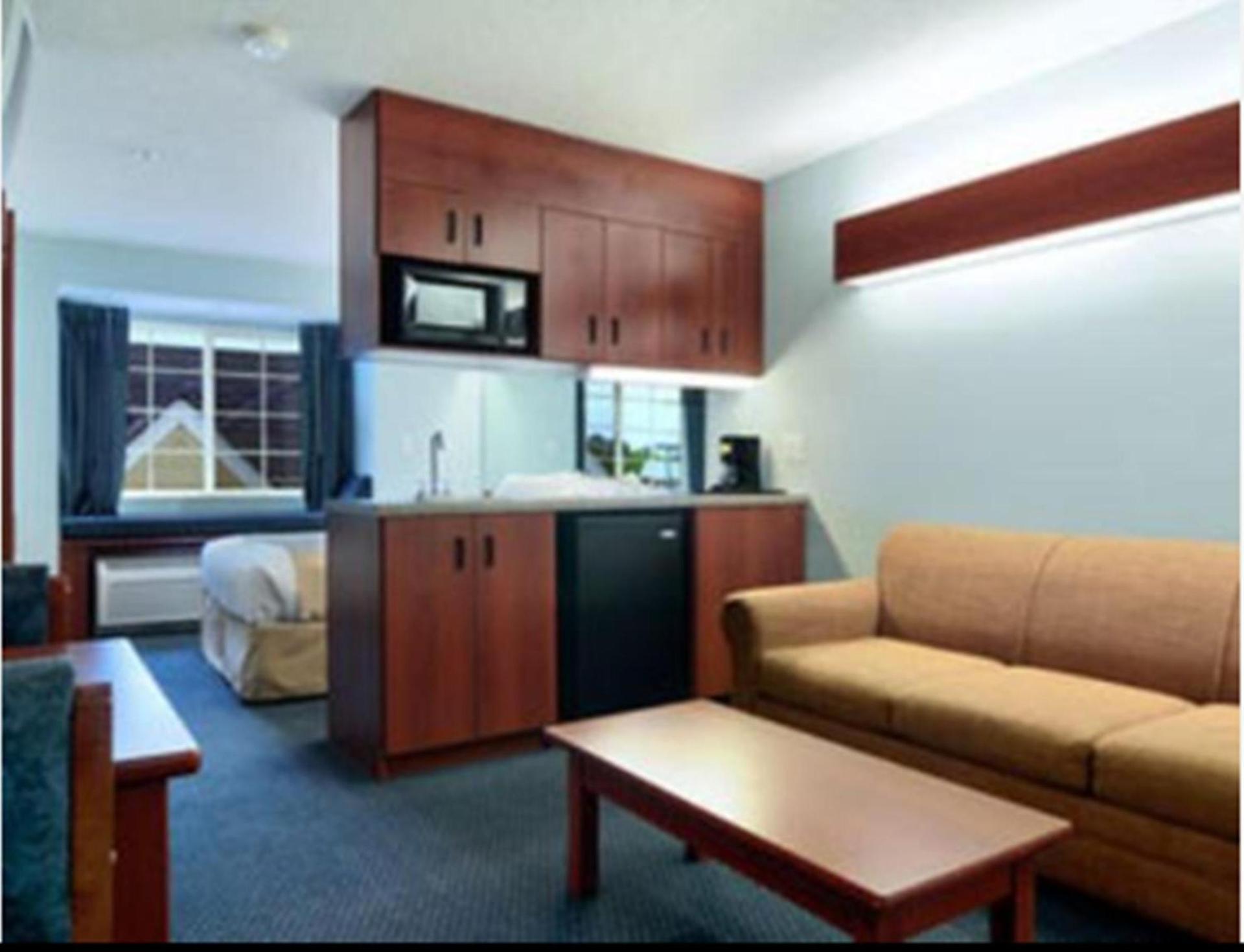 Microtel Inn & Suites by Wyndham Gardendale - Birmingham North photo 32