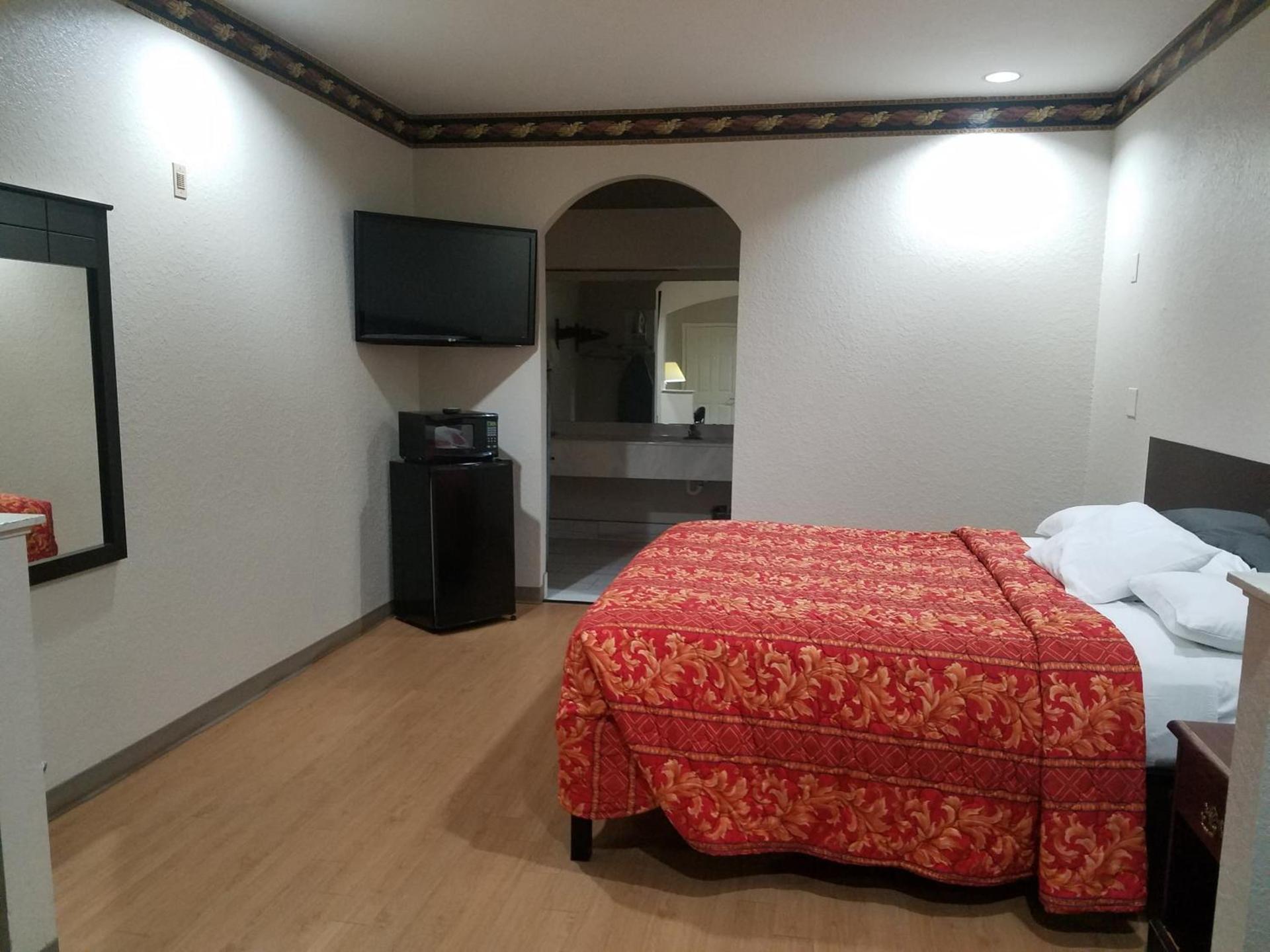 Scott Inn & Suites - Downtown Houston photo 6