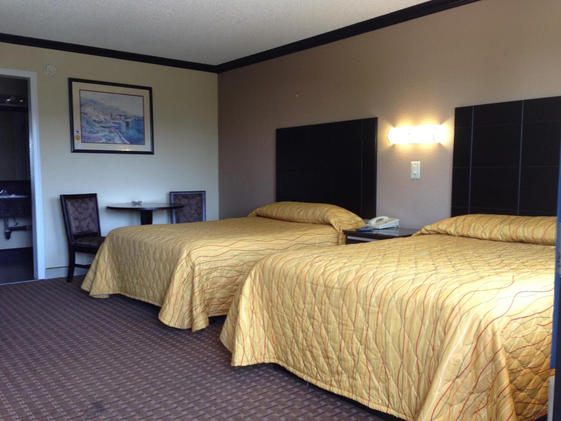 Del Amo Inn photo 11