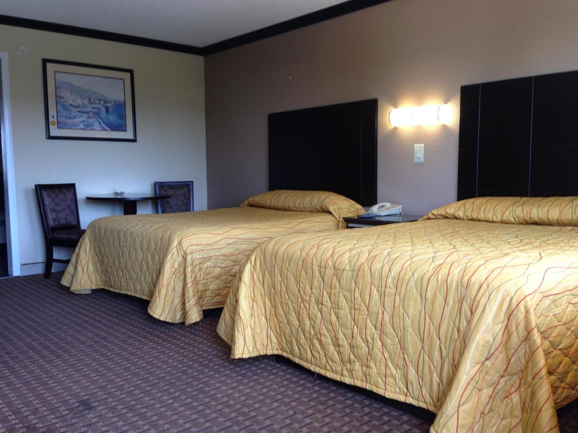 Del Amo Inn photo 13