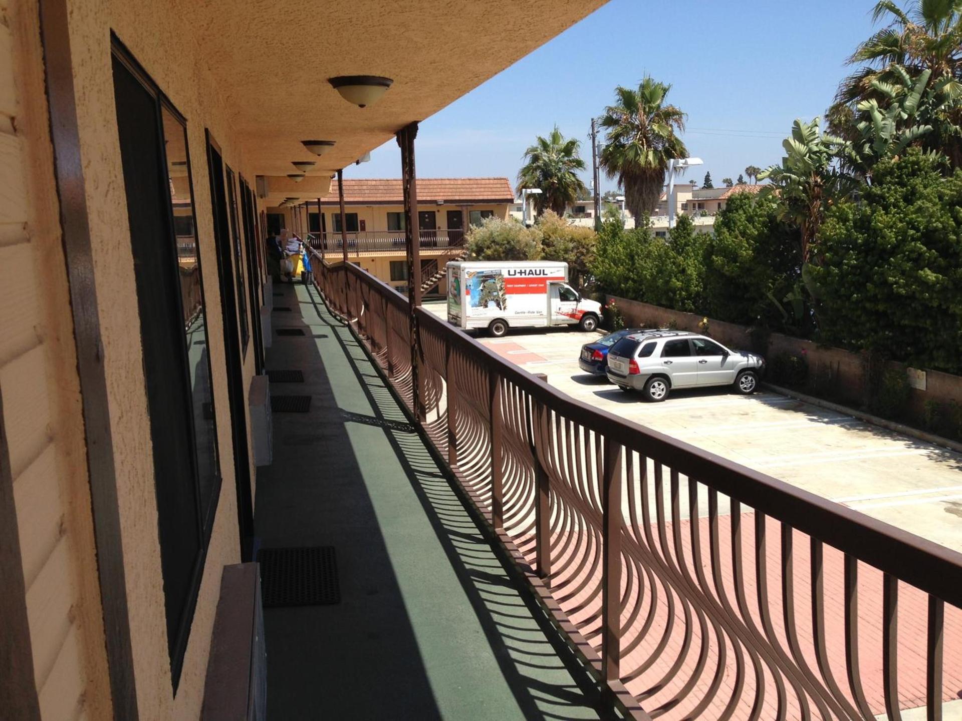 Del Amo Inn photo 15