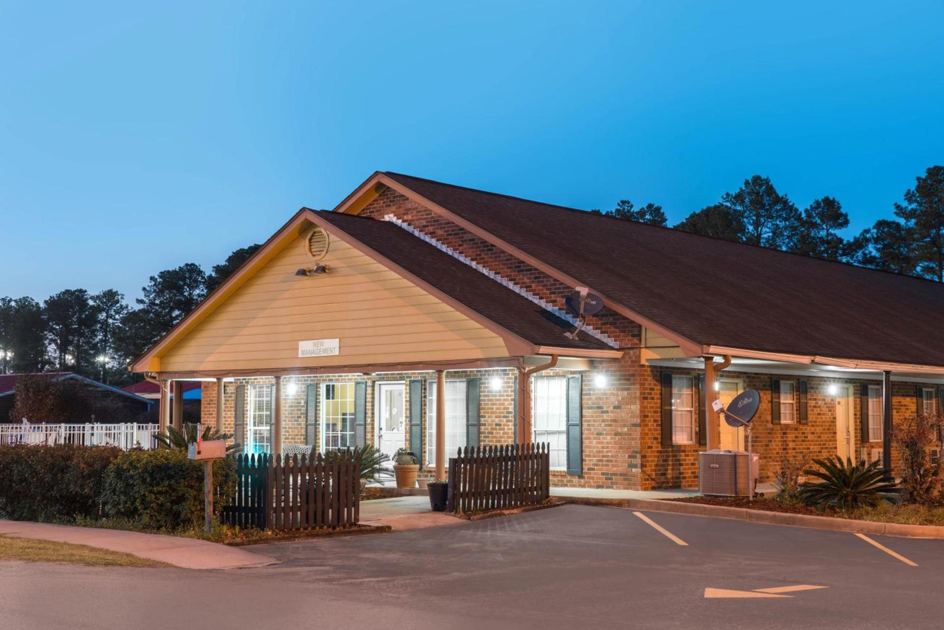 Travelodge by Wyndham Santee photo 13